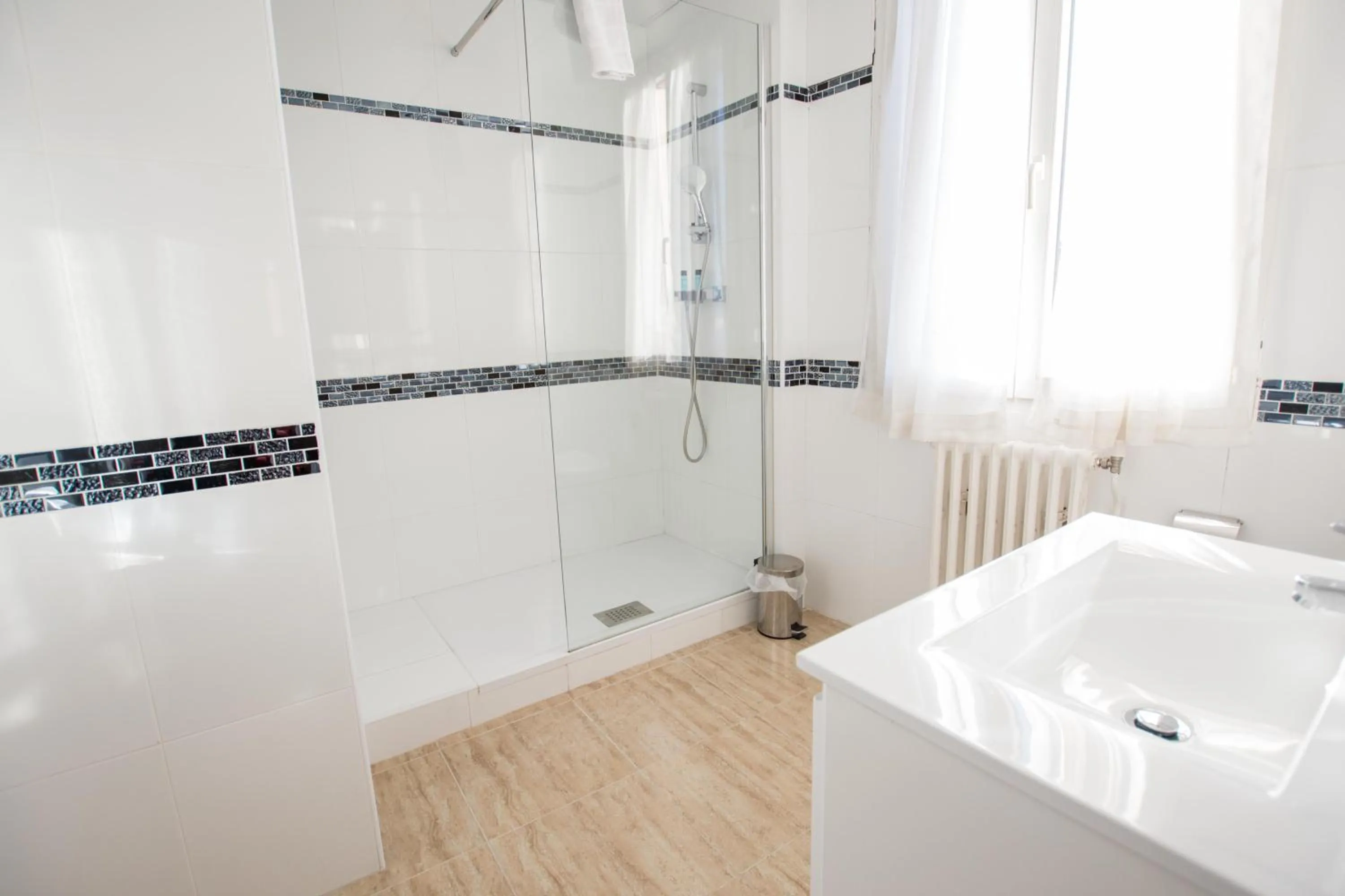 Bathroom in Hôtel Le Tivoli