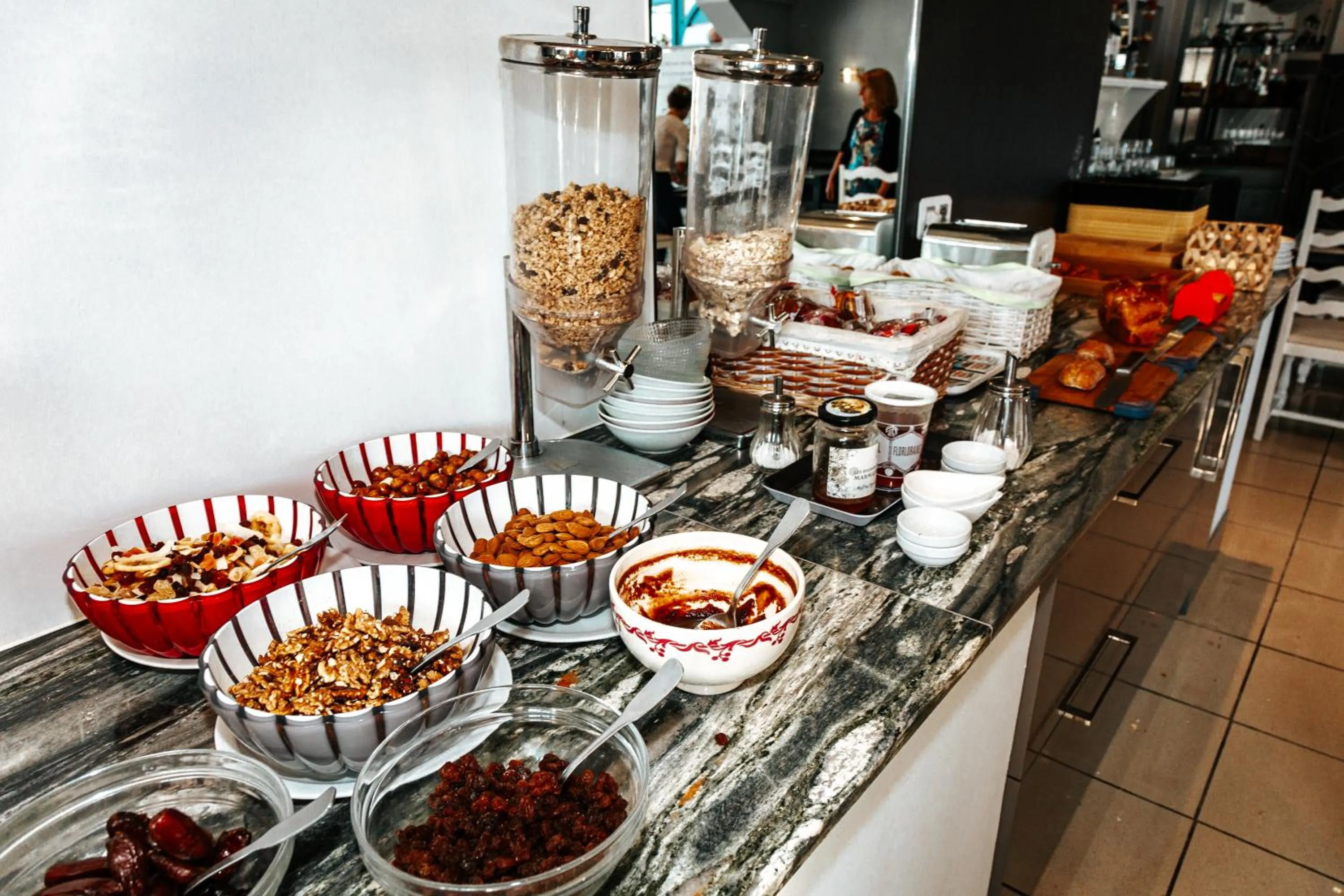 Breakfast in Hôtel Le Tivoli