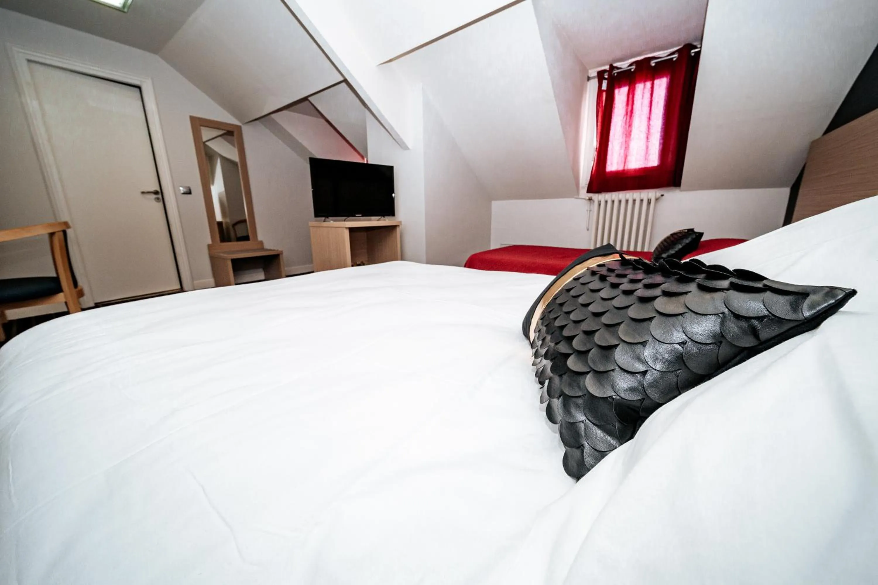 Photo of the whole room, Bed in Hôtel Le Tivoli