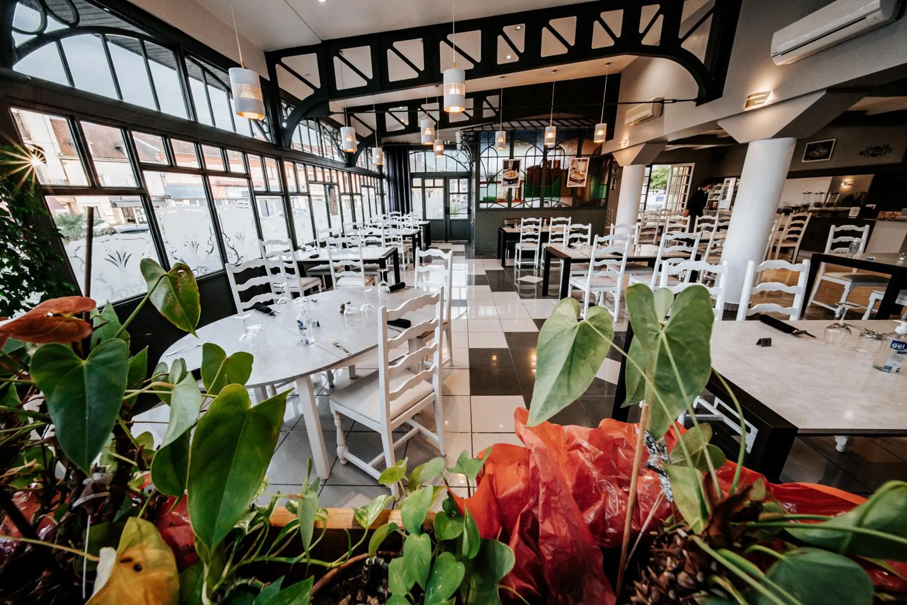 Restaurant/places to eat in Hôtel Le Tivoli