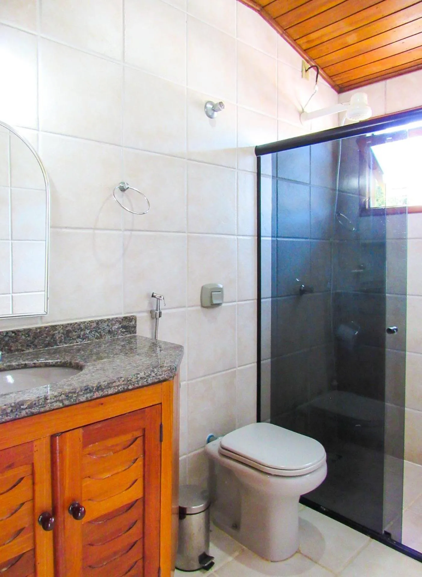 Bathroom in Casa c wifi e lazer perto da praia em Porto Seguro