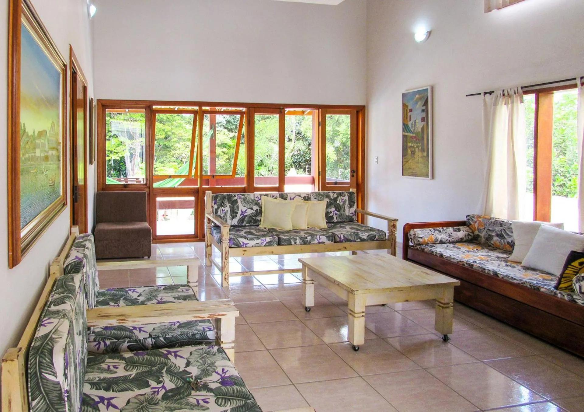 Communal lounge/ TV room in Casa c wifi e lazer perto da praia em Porto Seguro