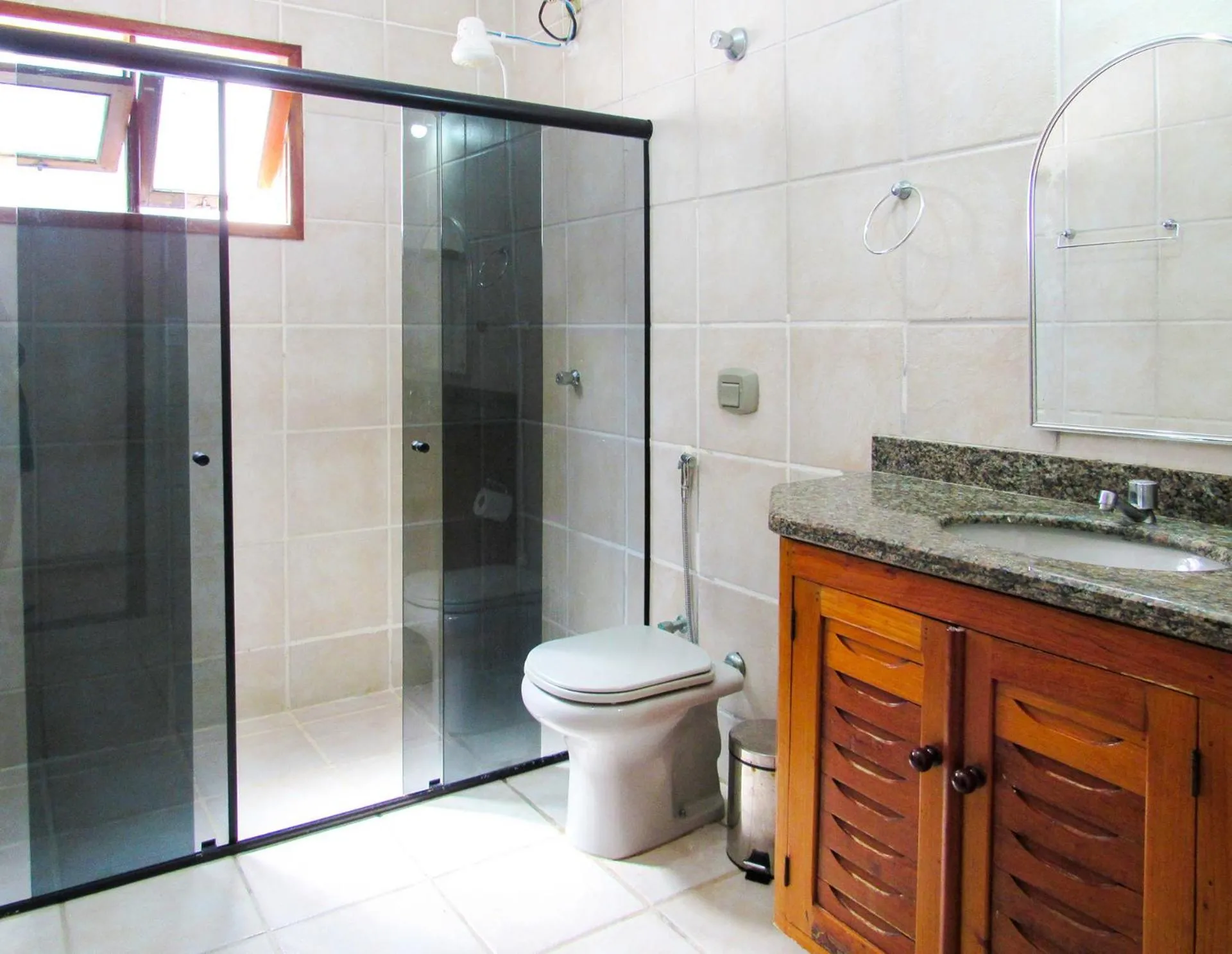 Bathroom in Casa c wifi e lazer perto da praia em Porto Seguro