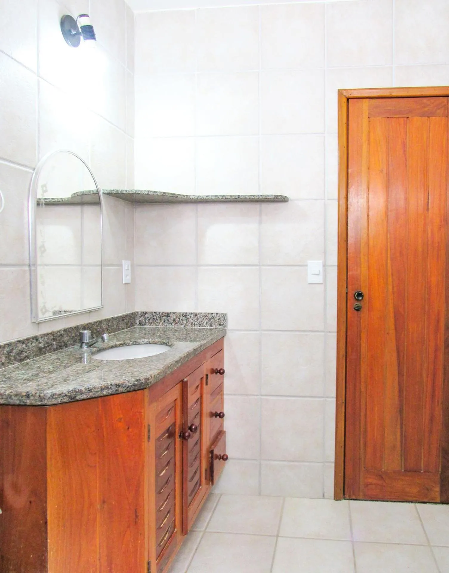 Bathroom in Casa c wifi e lazer perto da praia em Porto Seguro