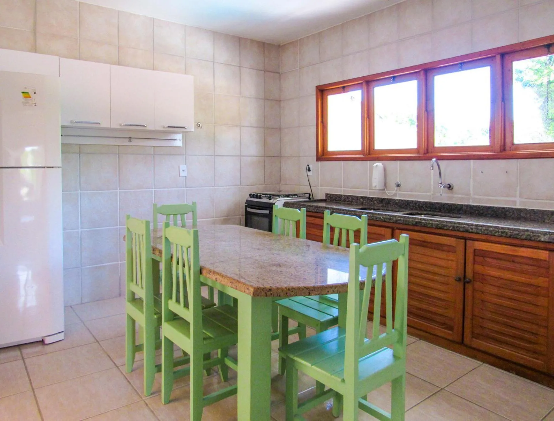 Kitchen or kitchenette in Casa c wifi e lazer perto da praia em Porto Seguro