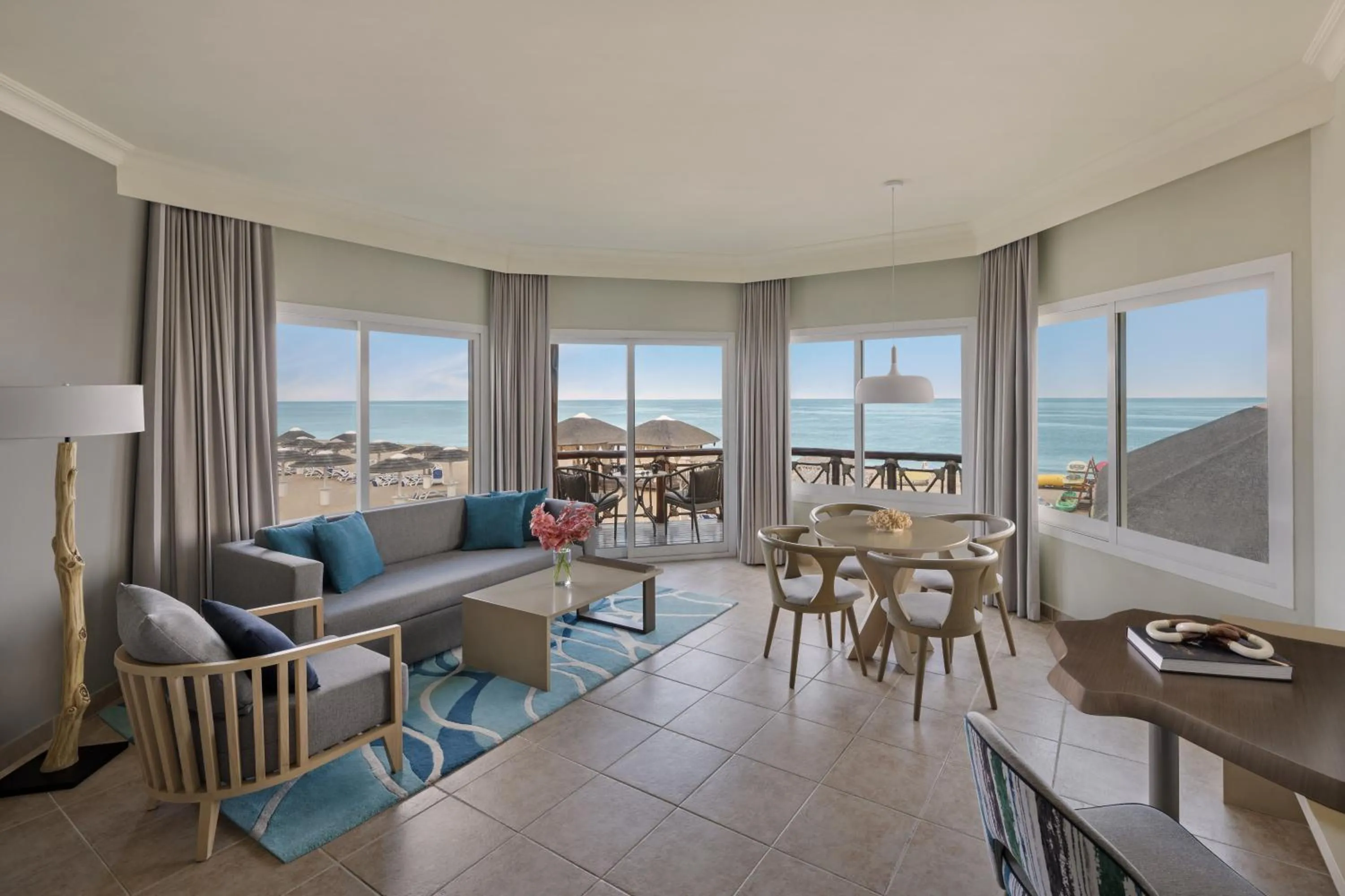 Living room in Fujairah Rotana Resort & Spa - Al Aqah Beach