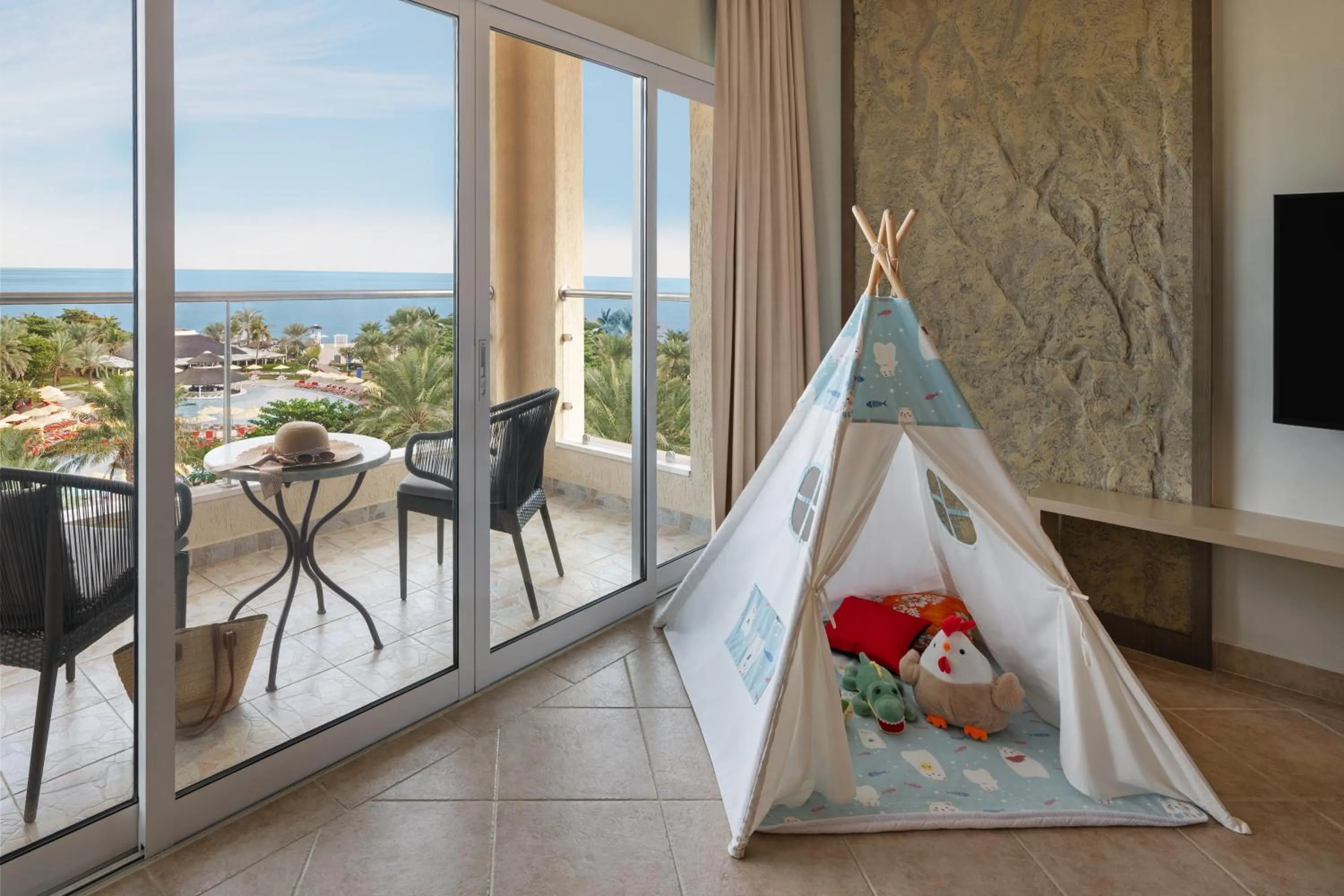 Seating area in Fujairah Rotana Resort & Spa - Al Aqah Beach