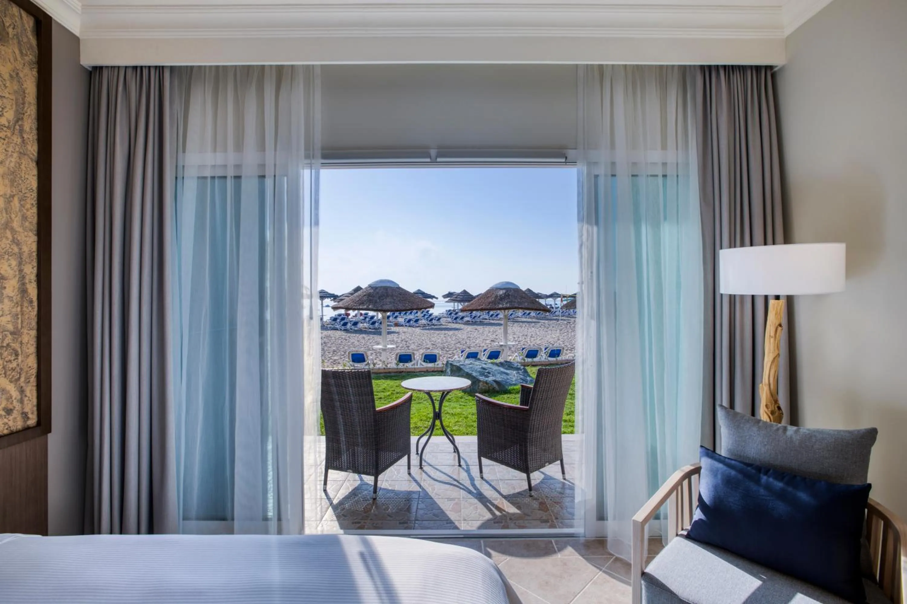 Balcony/Terrace, Bed in Fujairah Rotana Resort & Spa - Al Aqah Beach