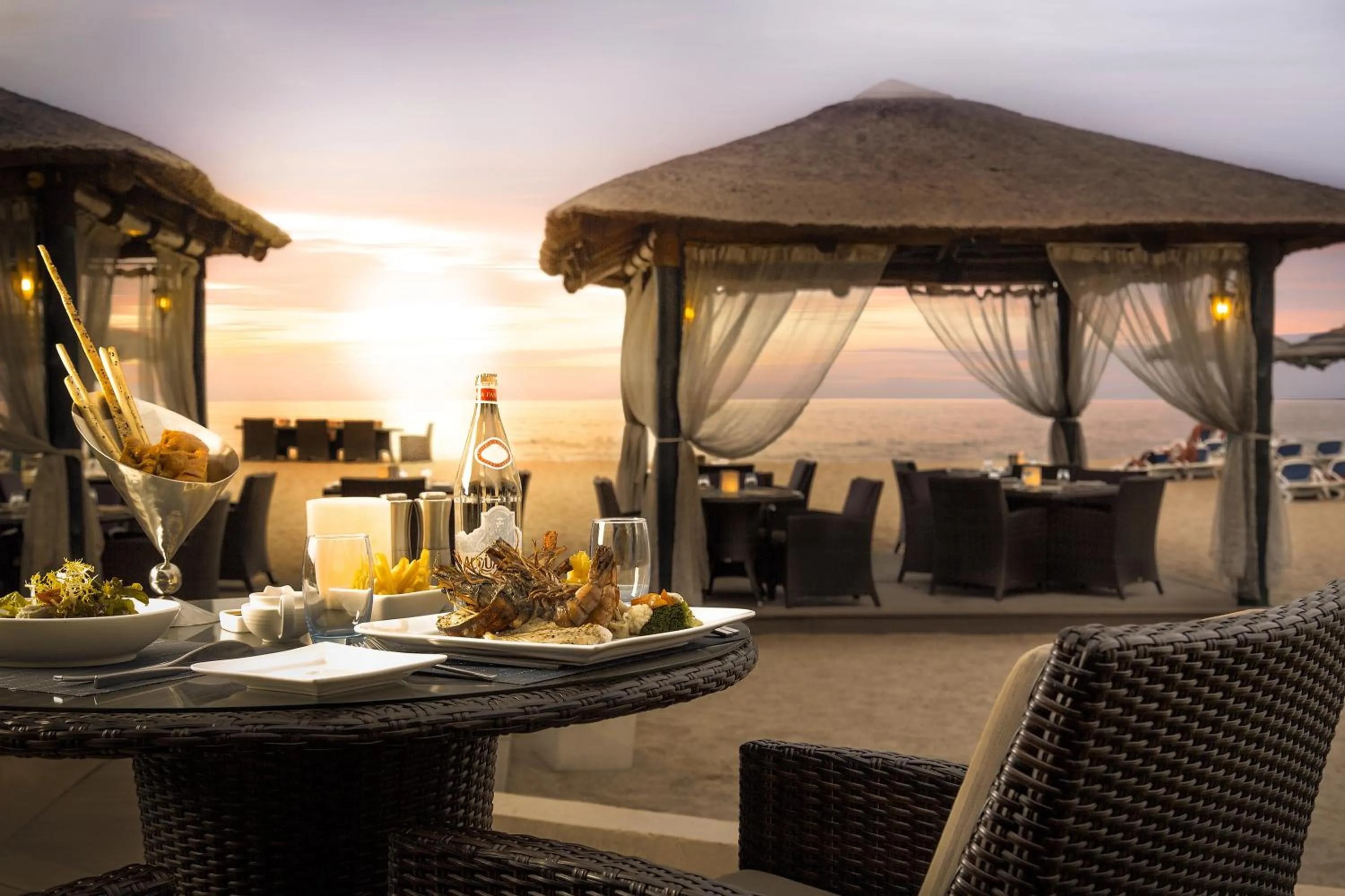 Restaurant/places to eat in Fujairah Rotana Resort & Spa - Al Aqah Beach