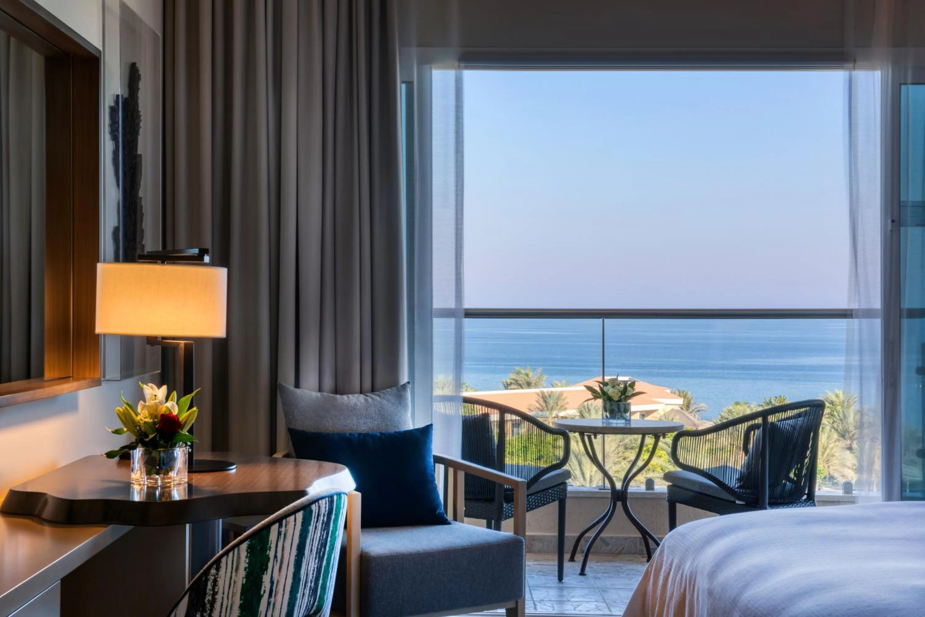 Sea view, Bed in Fujairah Rotana Resort & Spa - Al Aqah Beach