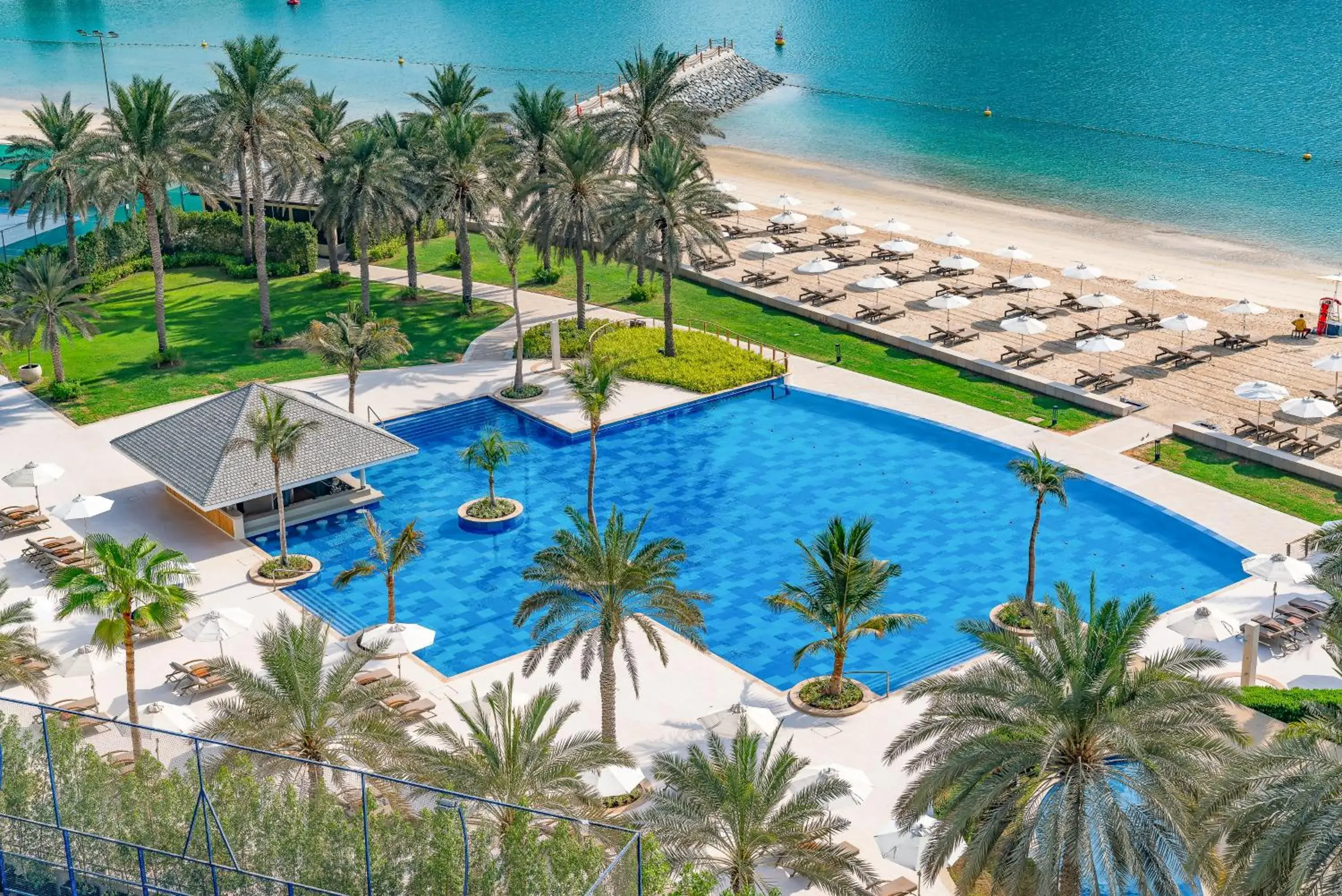 Swimming pool in Beach Rotana - Abu Dhabi Swimming pool in Beach Rotana - Abu Dhabi
