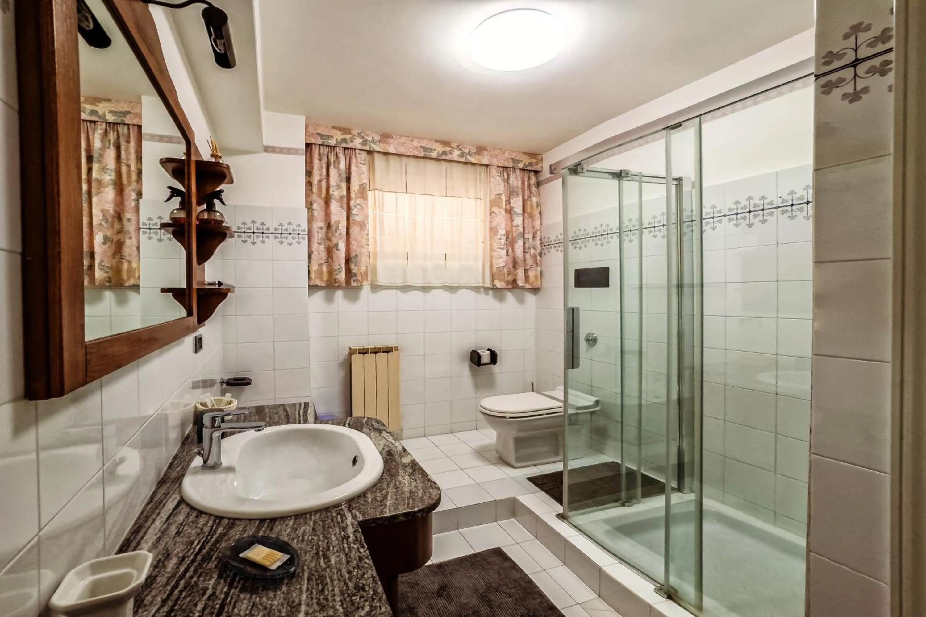 Shower in B&B Villa Bency