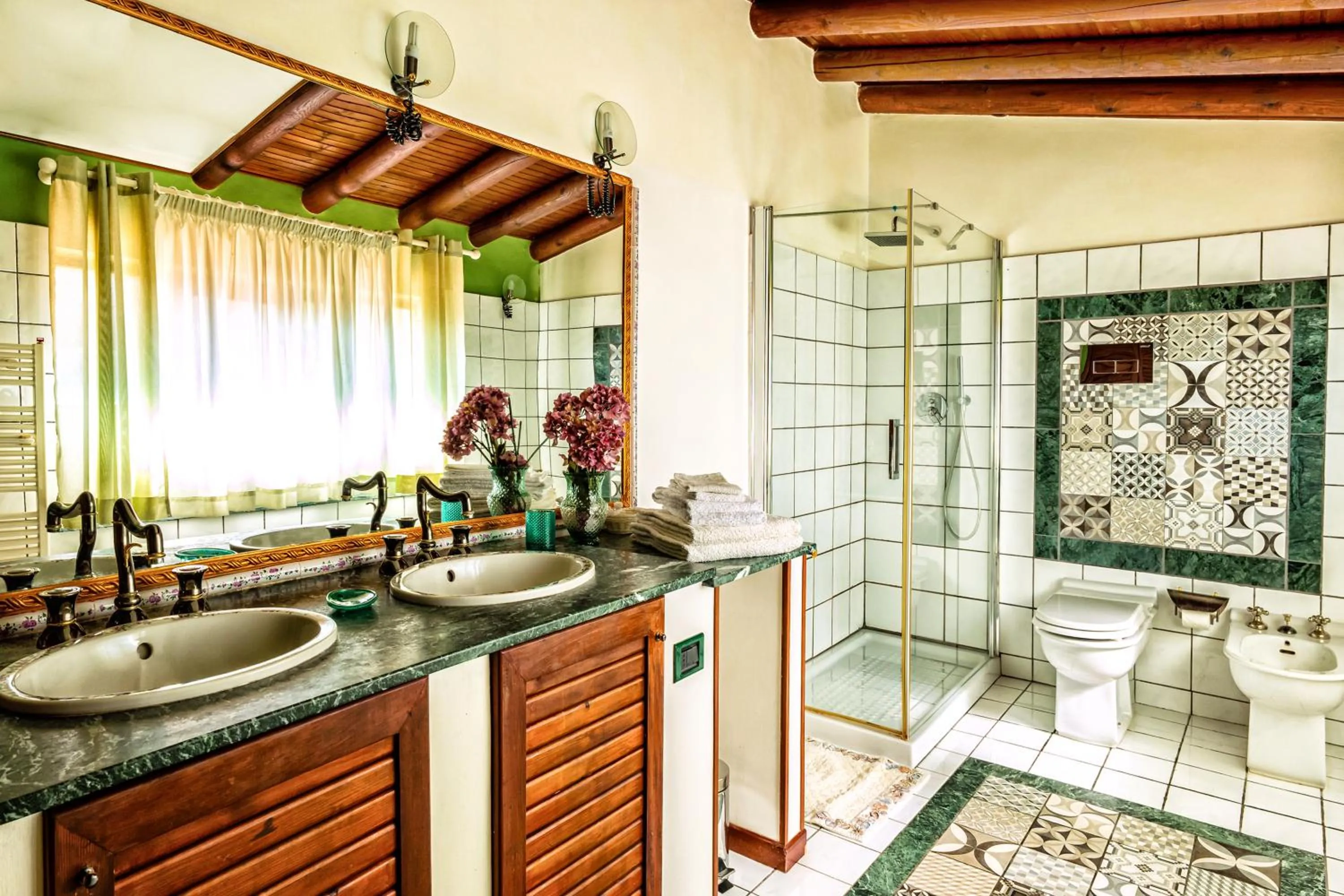 Shower in B&B Villa Bency