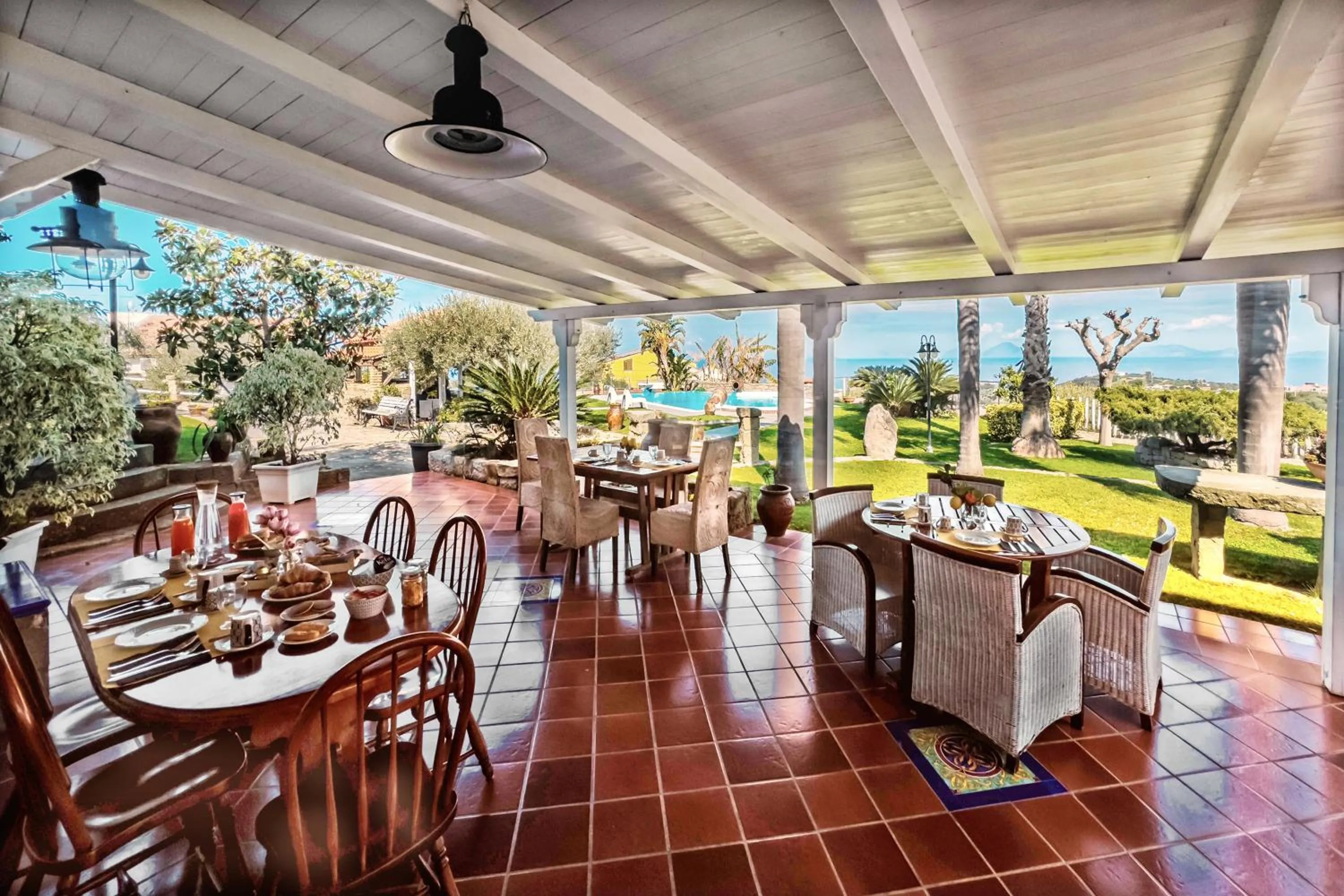 Patio in B&B Villa Bency