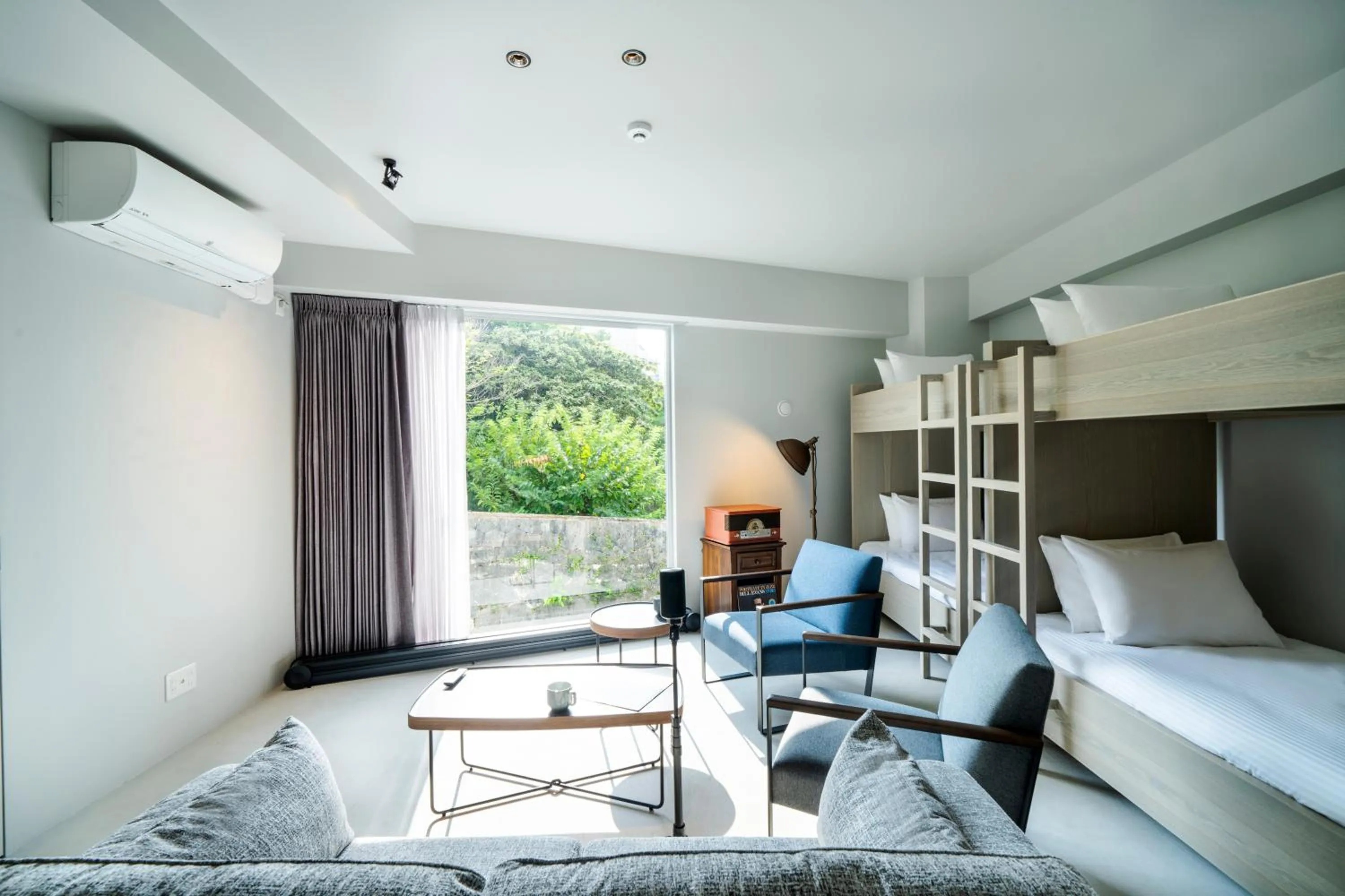 Photo of the whole room, Bed in HOTEL PETIT SUITE SOGENJI ISHIMON