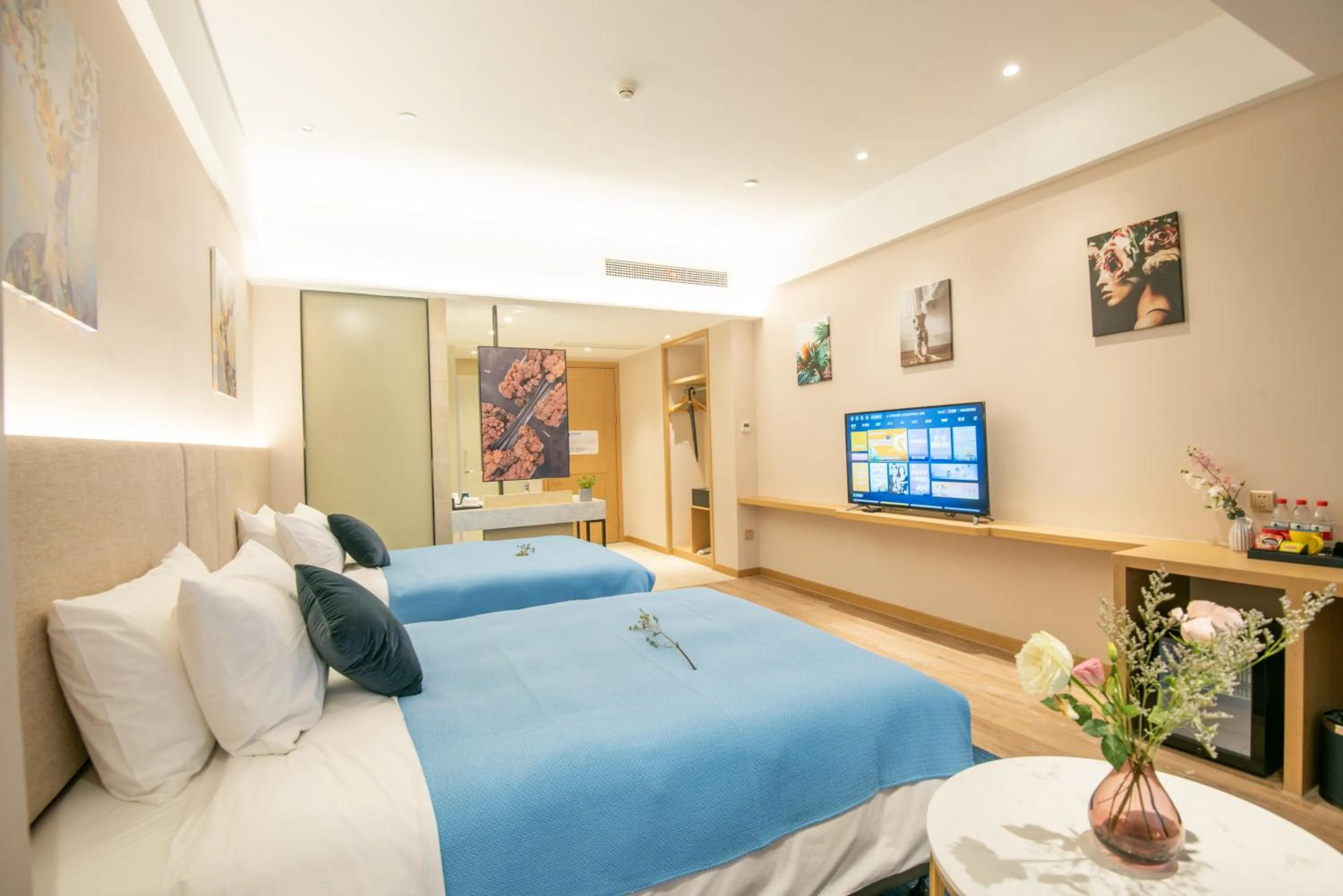 Photo of the whole room, Bed in Hangzhou Upper Inn