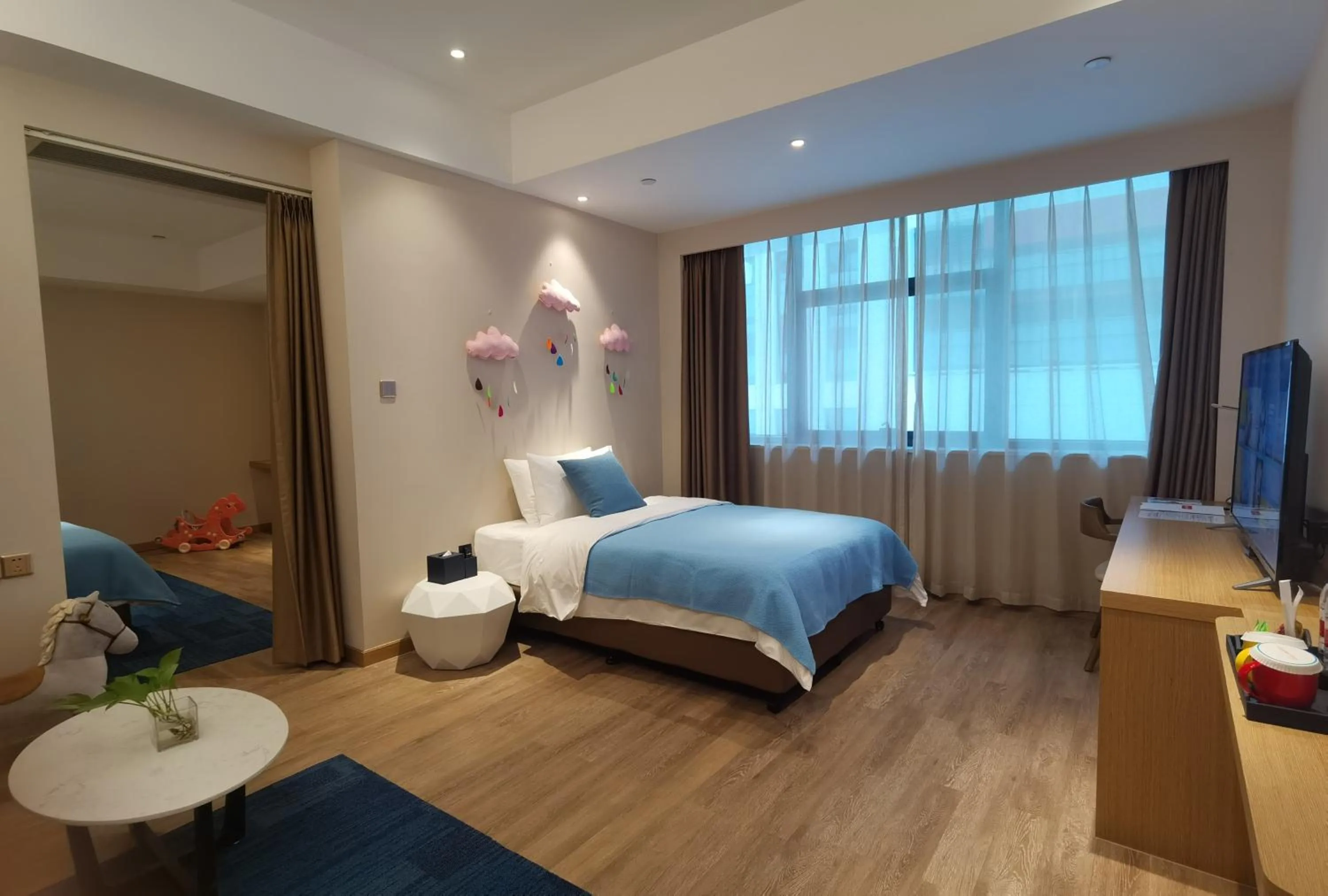 Photo of the whole room, Bed in Hangzhou Upper Inn