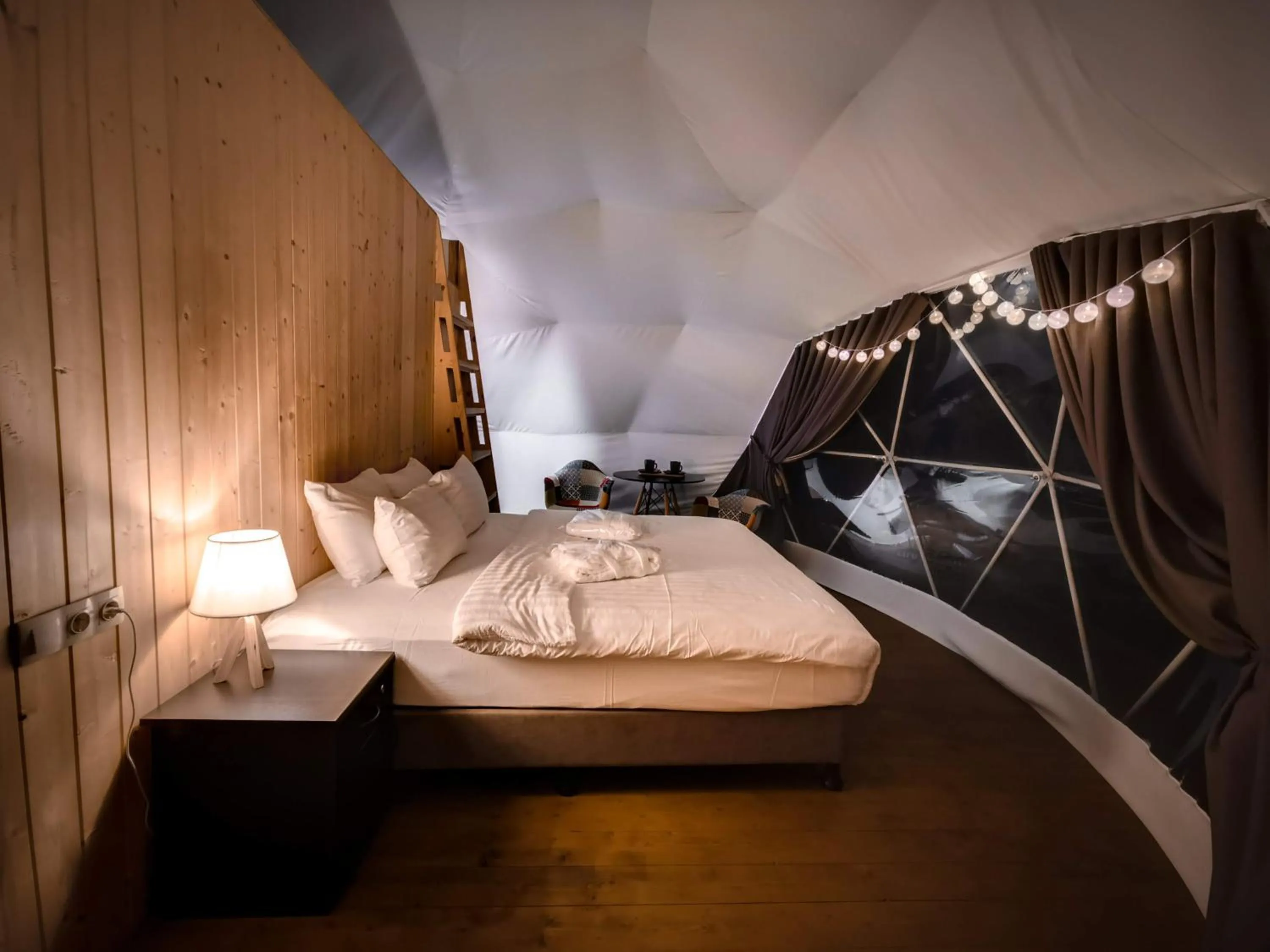Bed in Jewelberry Glamping Hotel Tbilisi