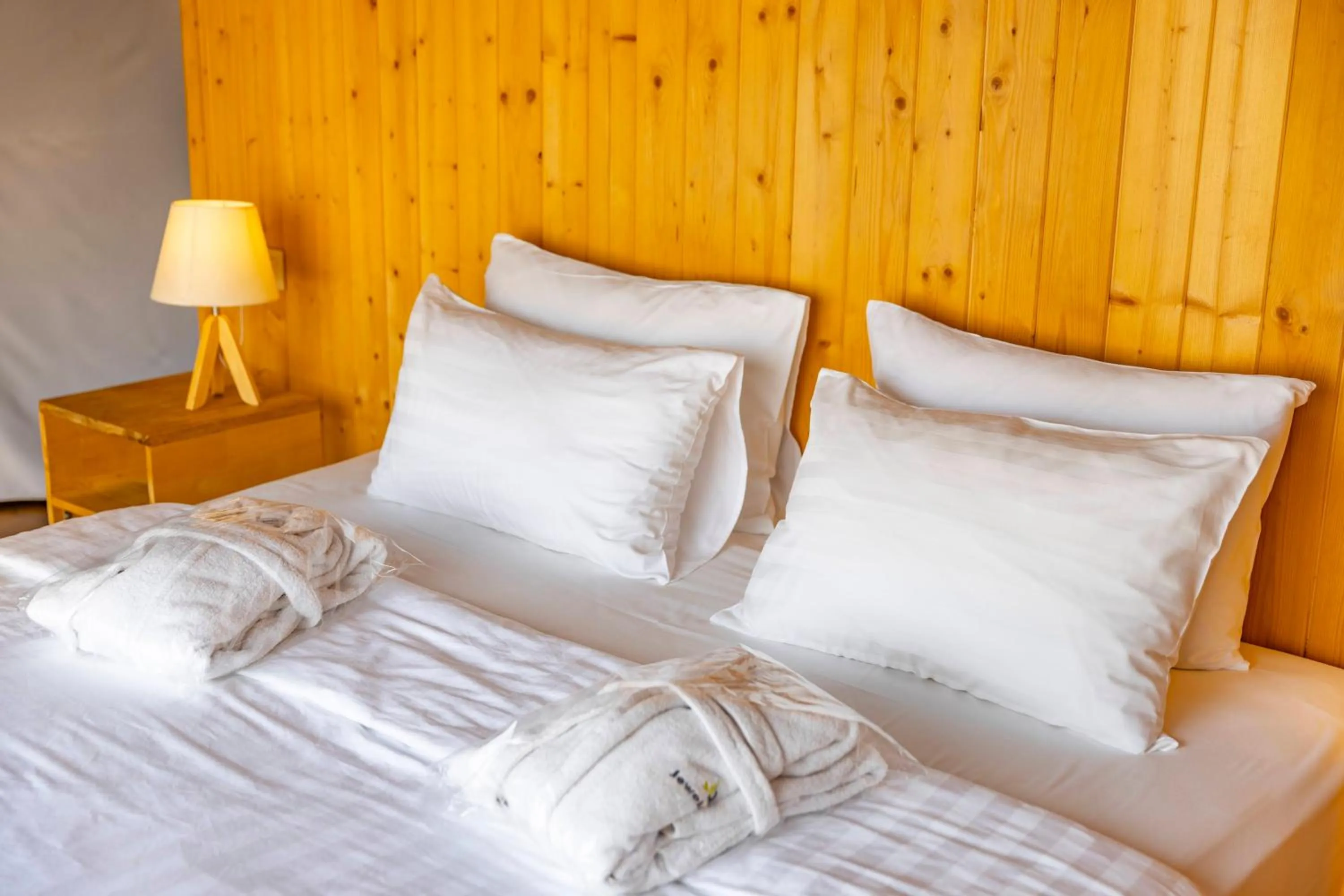 Bed in Jewelberry Glamping Hotel Tbilisi