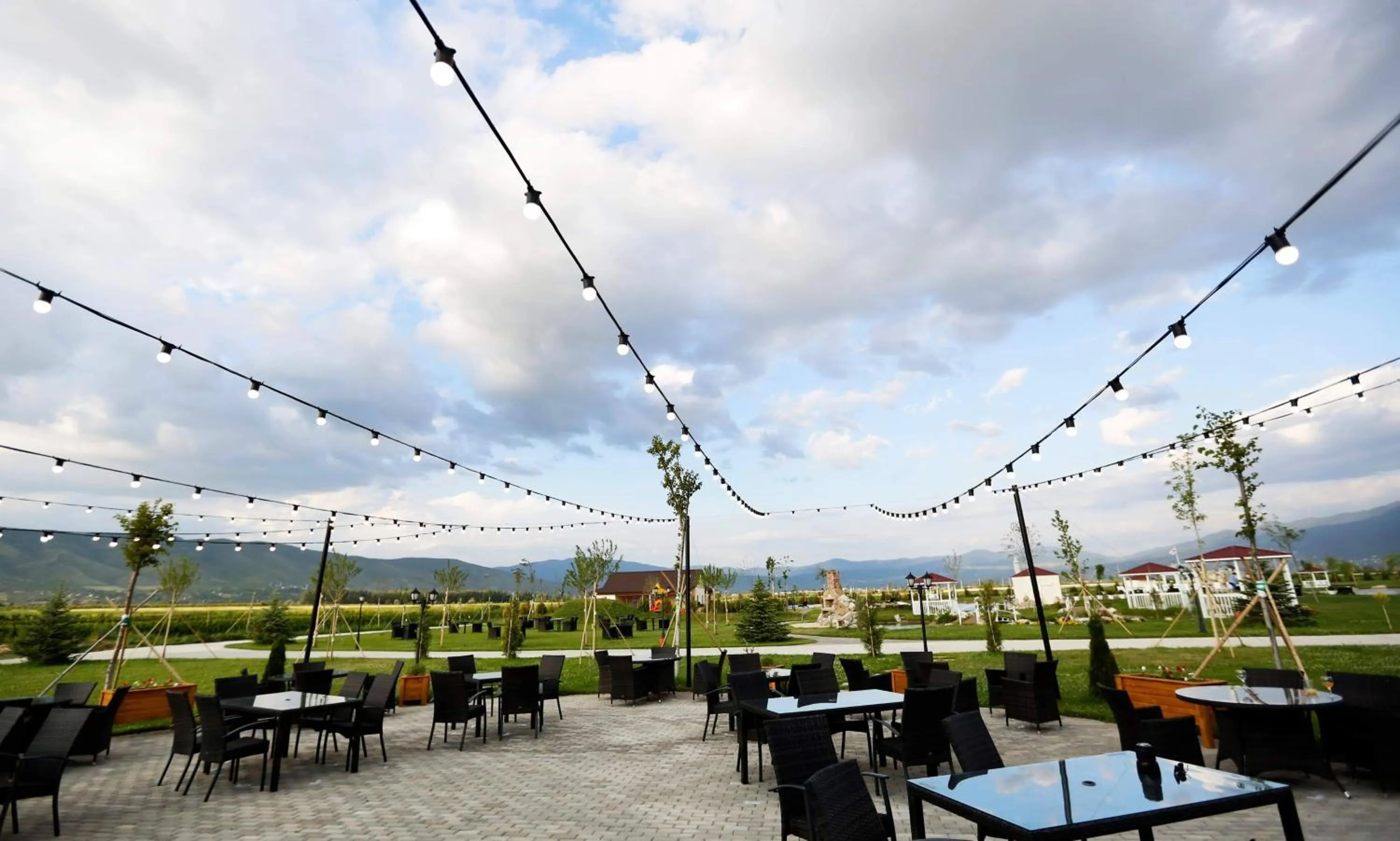 Restaurant/Places to Eat in Jewelberry Glamping Hotel Tbilisi