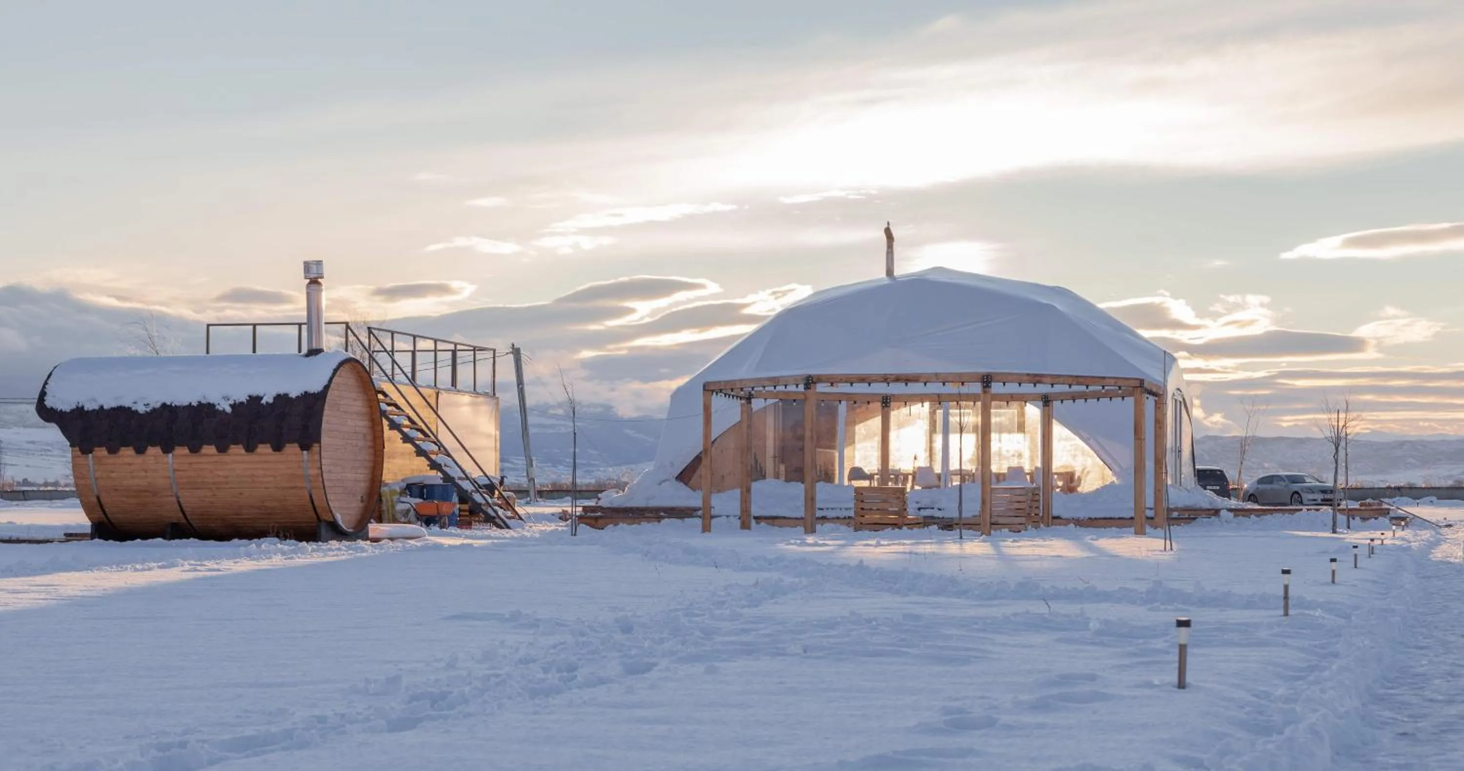 Communal lounge/ TV room, Winter in Jewelberry Glamping Hotel Tbilisi