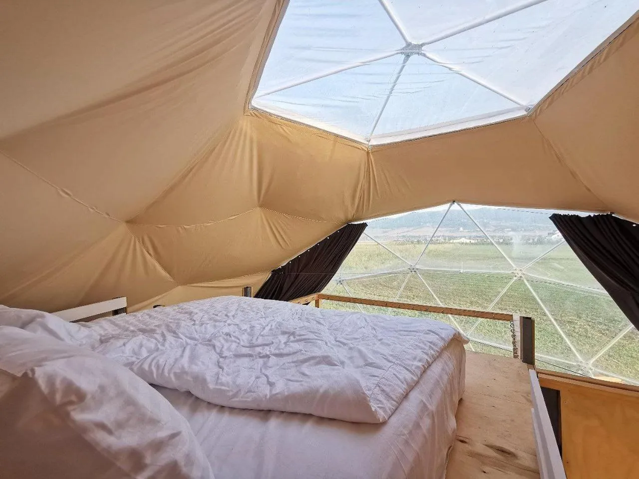 Bed in Jewelberry Glamping Hotel Tbilisi