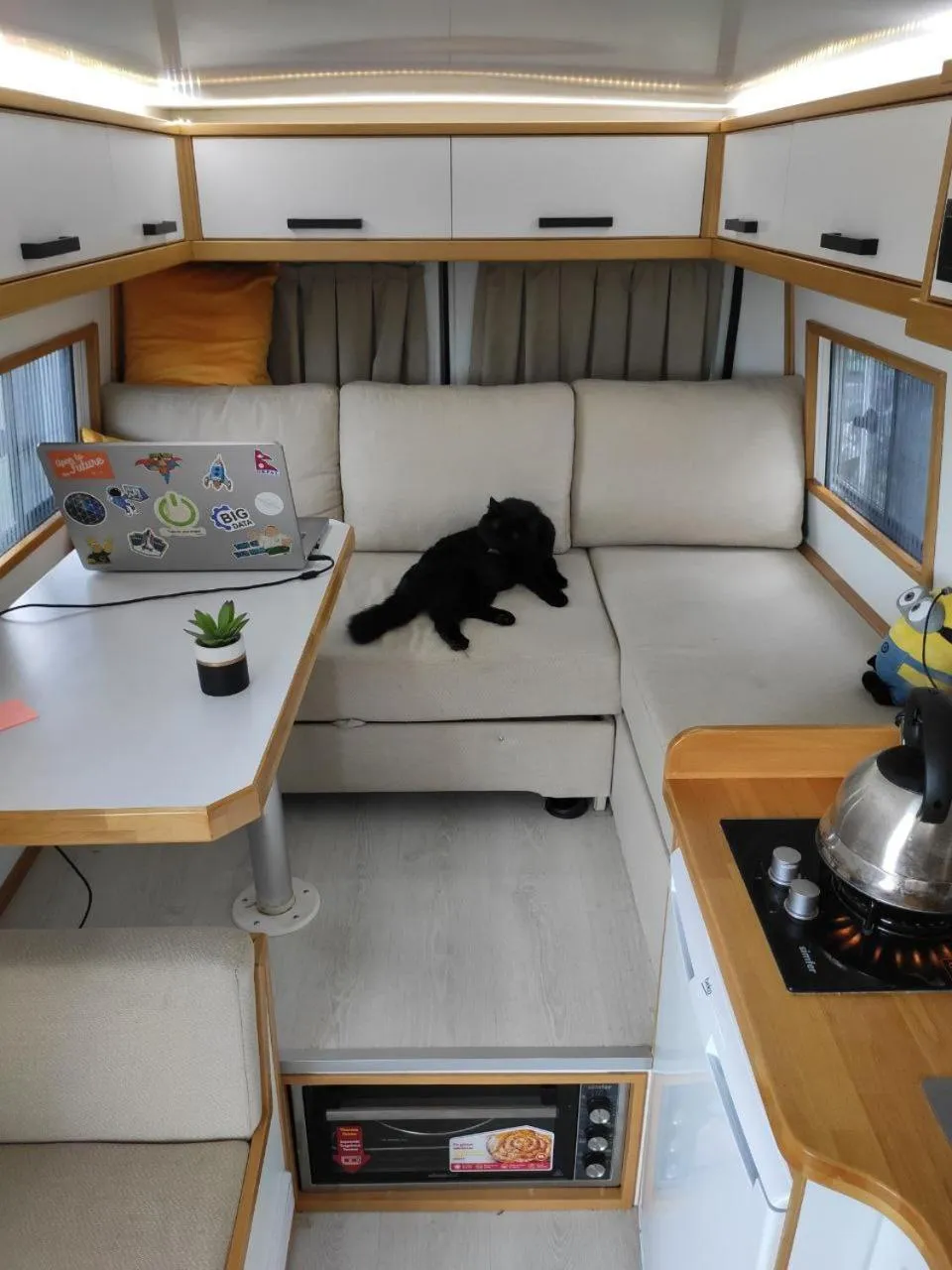 Kitchen/Kitchenette in Jewelberry Glamping Hotel Tbilisi