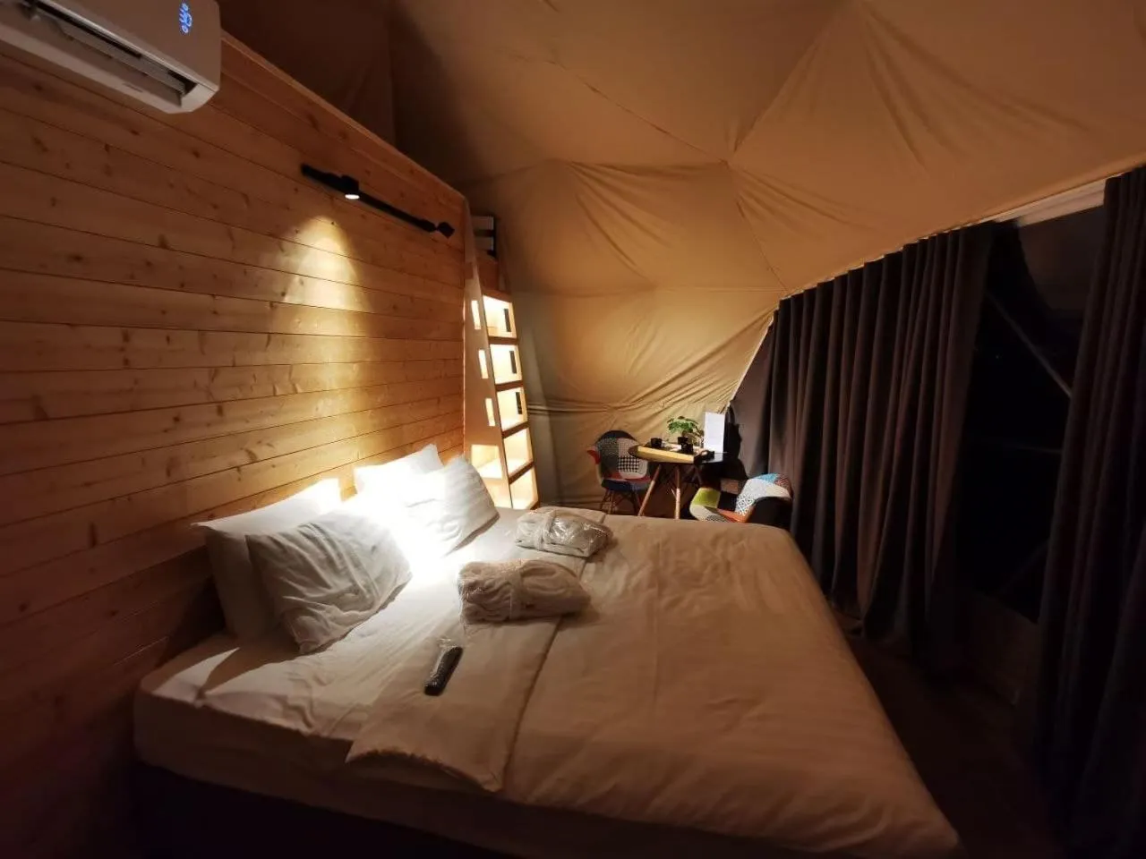 Bed in Jewelberry Glamping Hotel Tbilisi
