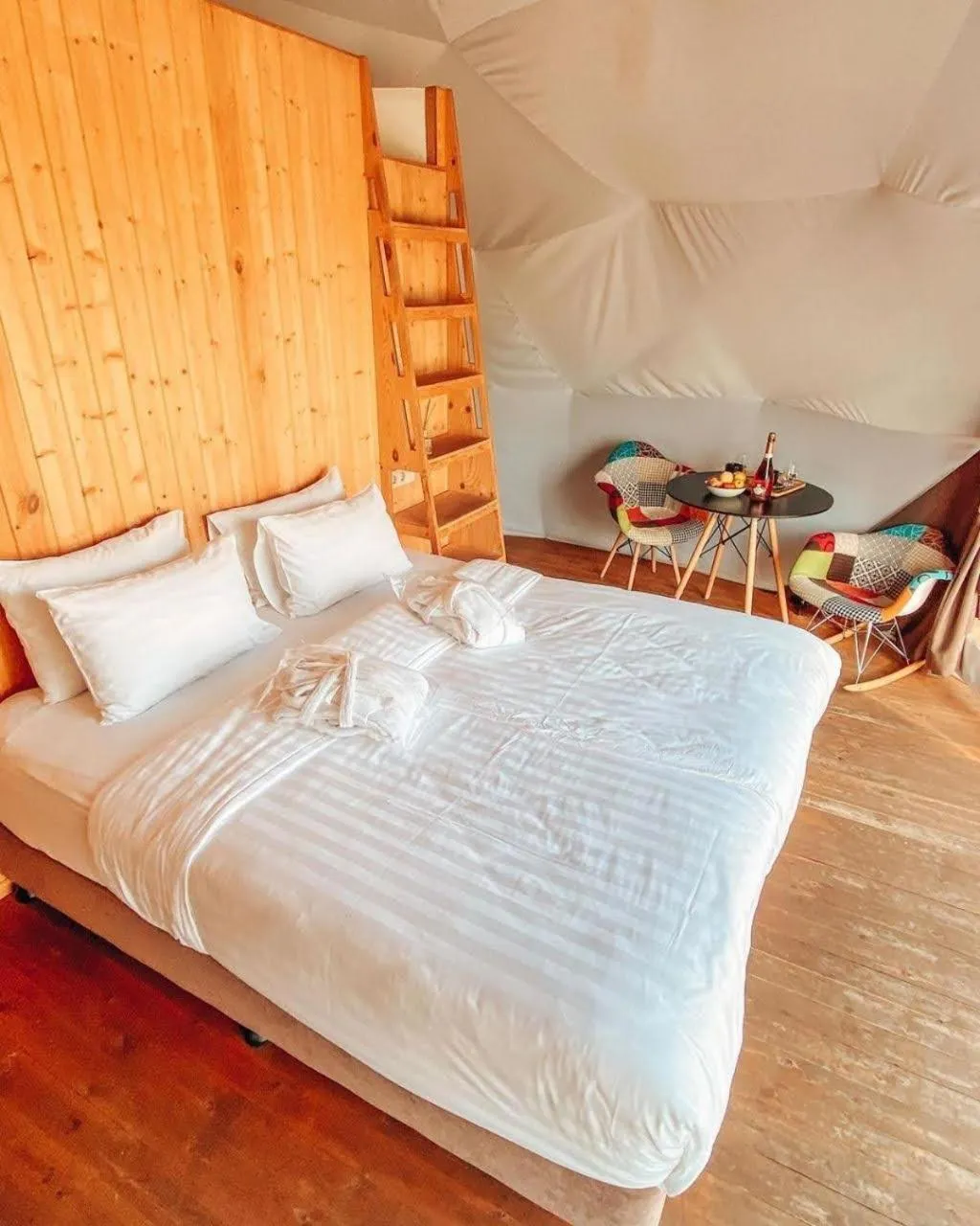 Photo of the whole room in Jewelberry Glamping Hotel Tbilisi