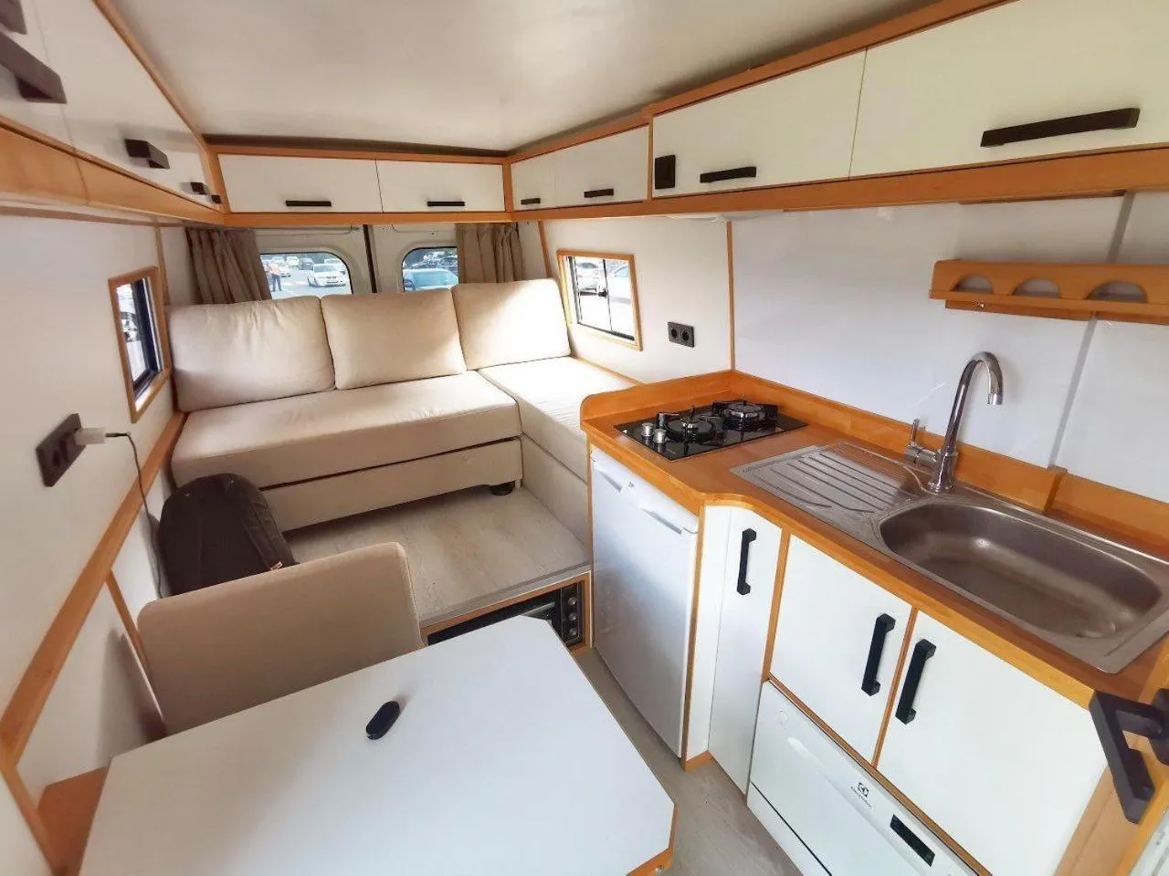 Photo of the whole room, Kitchen/Kitchenette in Jewelberry Glamping Hotel Tbilisi