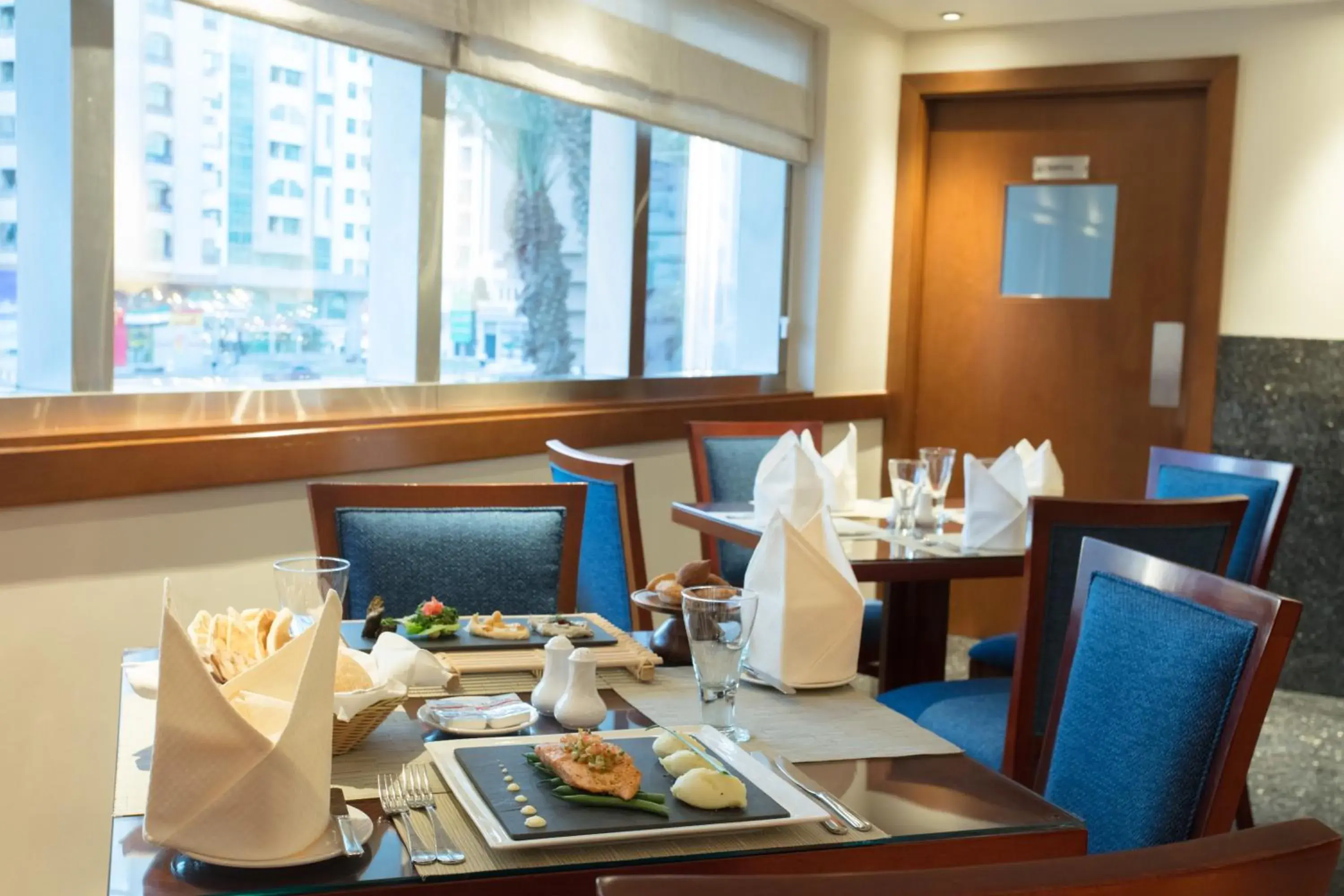 Restaurant/places to eat in Al Rawda Arjaan by Rotana, Abu Dhabi Restaurant/places to eat in Al Rawda Arjaan by Rotana, Abu Dhabi