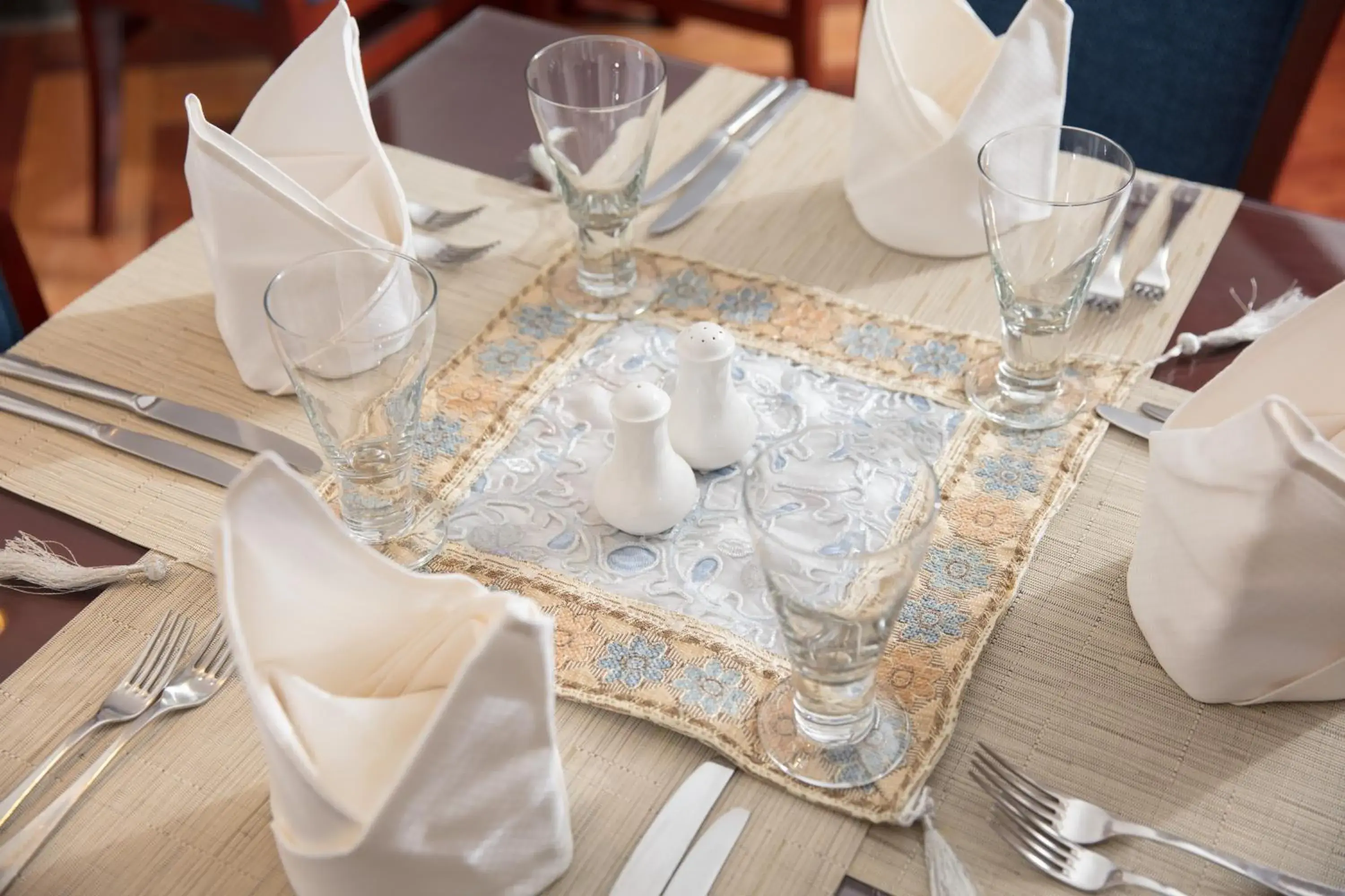 Restaurant/places to eat in Al Rawda Arjaan by Rotana, Abu Dhabi Restaurant/places to eat in Al Rawda Arjaan by Rotana, Abu Dhabi