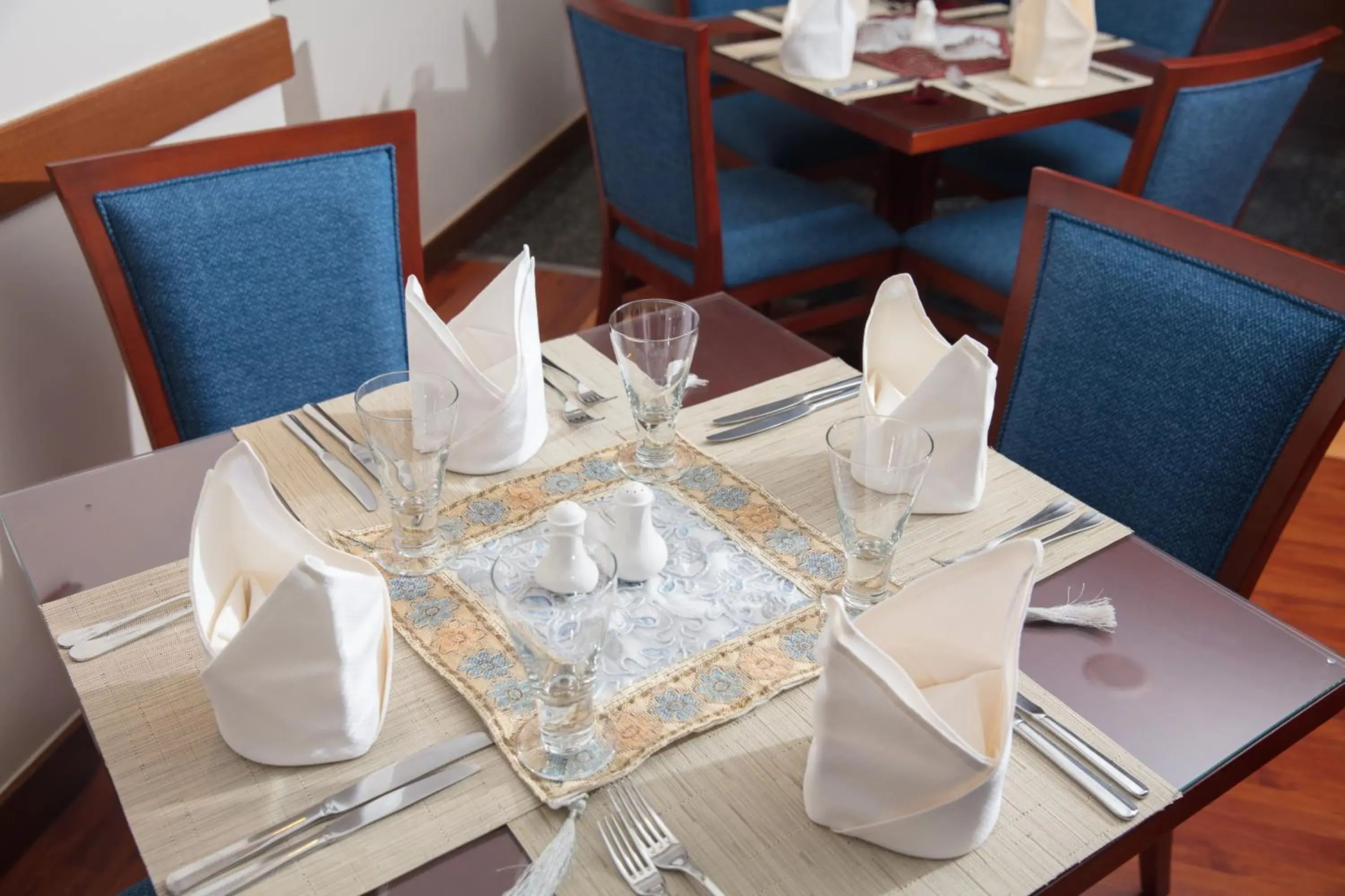 Restaurant/places to eat in Al Rawda Arjaan by Rotana, Abu Dhabi Restaurant/places to eat in Al Rawda Arjaan by Rotana, Abu Dhabi