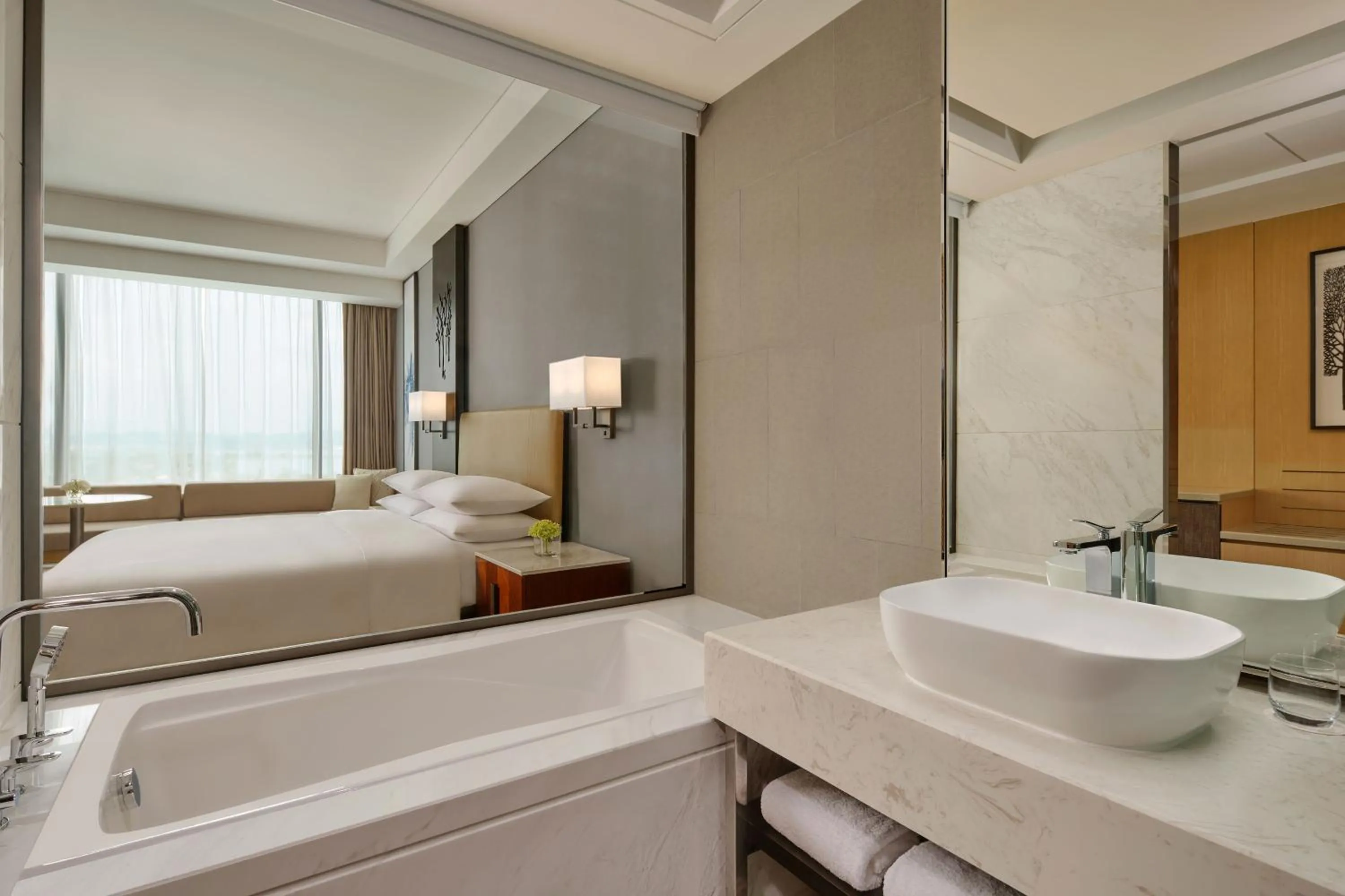 Bathroom, Bed in Batam Marriott Hotel Harbour Bay