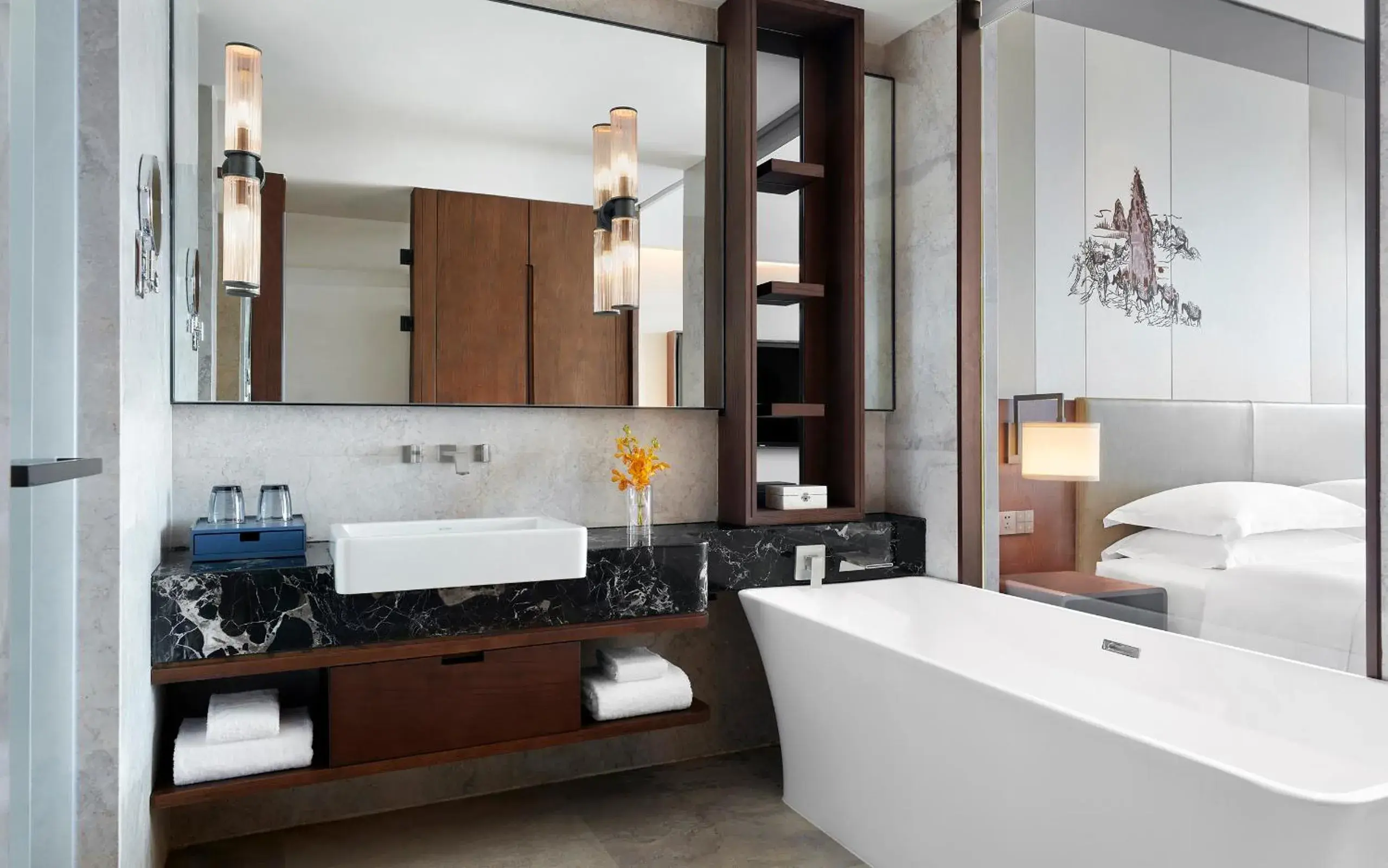 Deluxe King Bed Room with Guest Room with King Bed City view in Sheraton Kunming Deluxe King Bed Room with Guest Room with King Bed City view in Sheraton Kunming