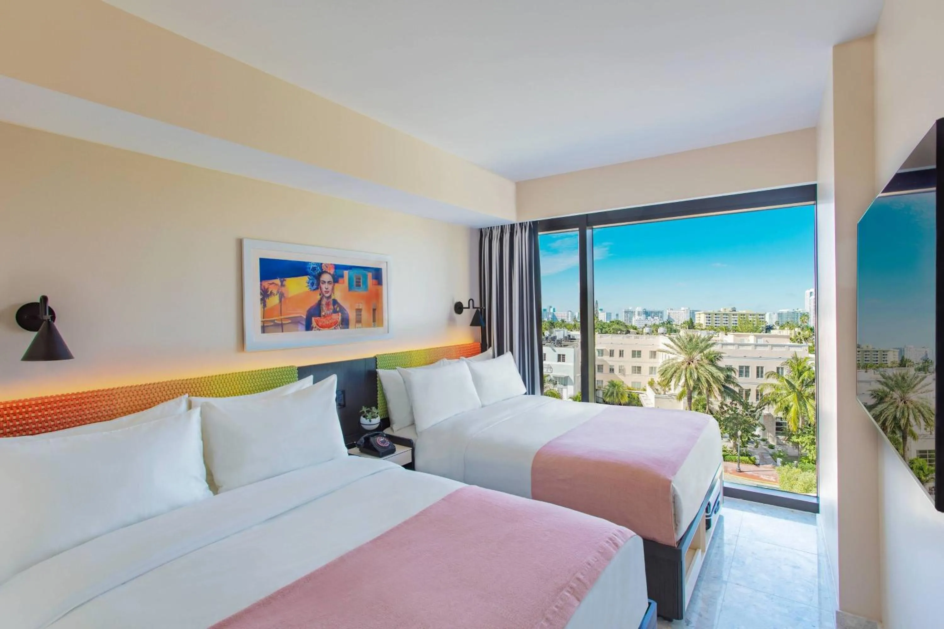 Photo of the whole room, Bed in Moxy Miami South Beach