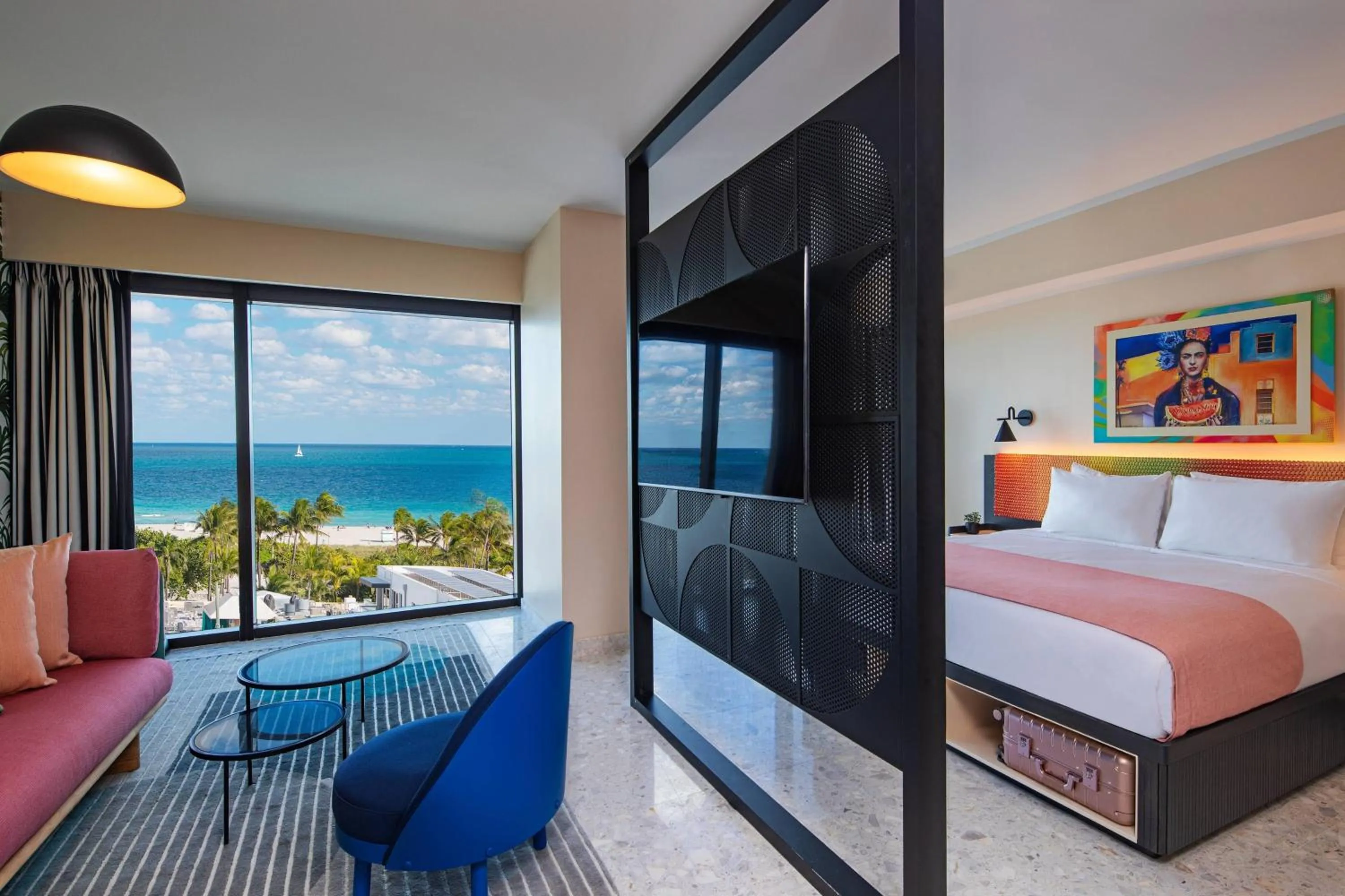 Photo of the whole room, Bed in Moxy Miami South Beach
