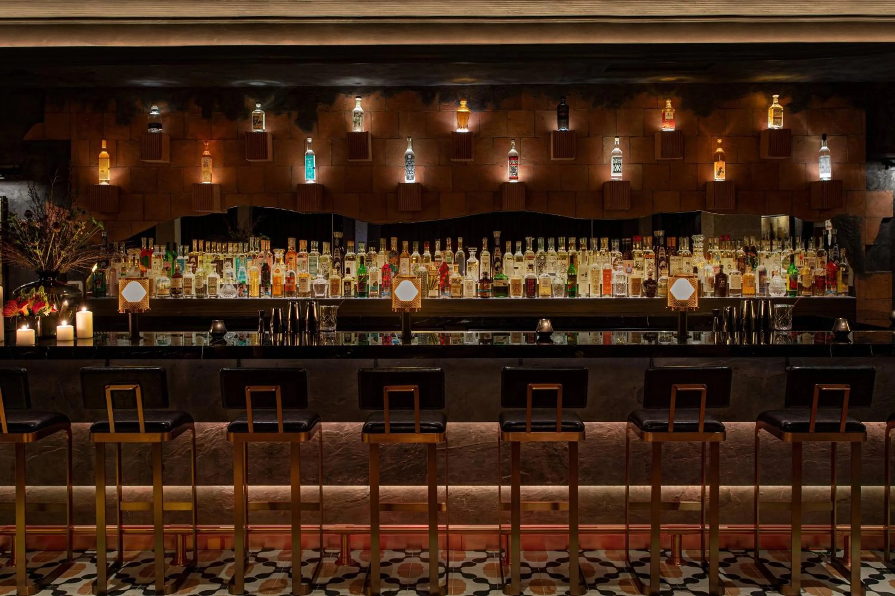 Lounge or bar in Moxy Miami South Beach