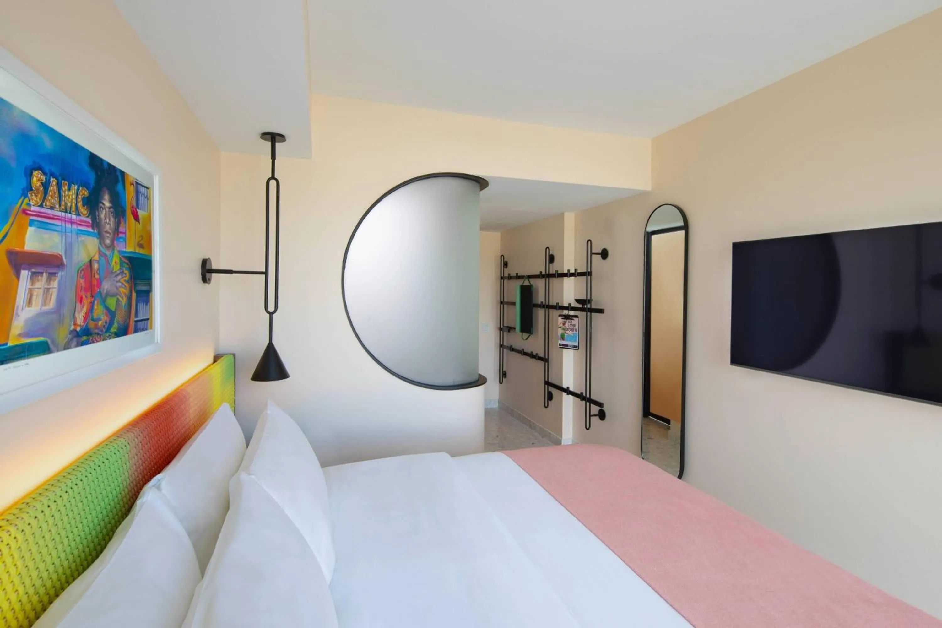 Photo of the whole room, Bed in Moxy Miami South Beach