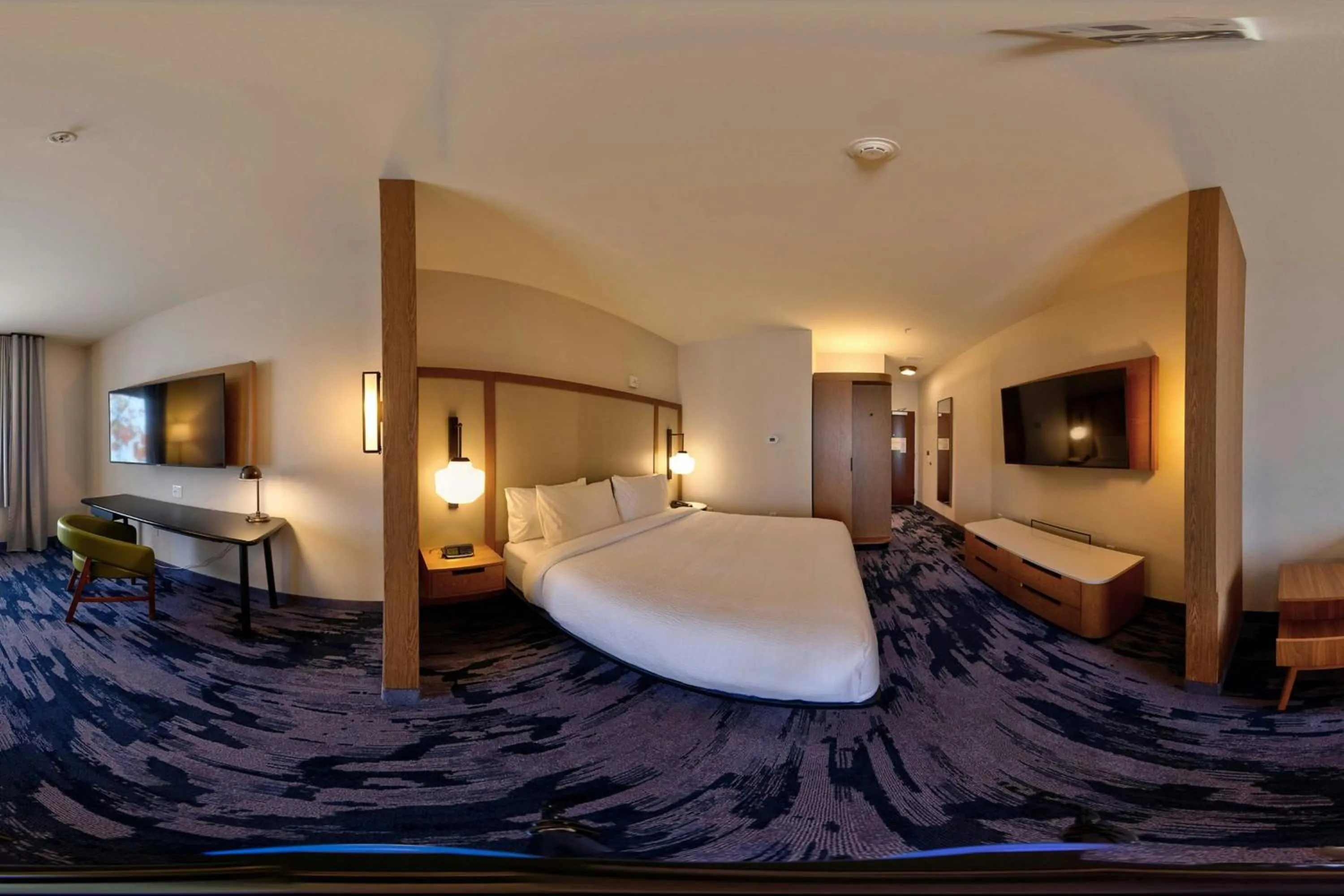 Photo of the whole room, Bed in Fairfield Inn & Suites by Marriott Milwaukee Brookfield