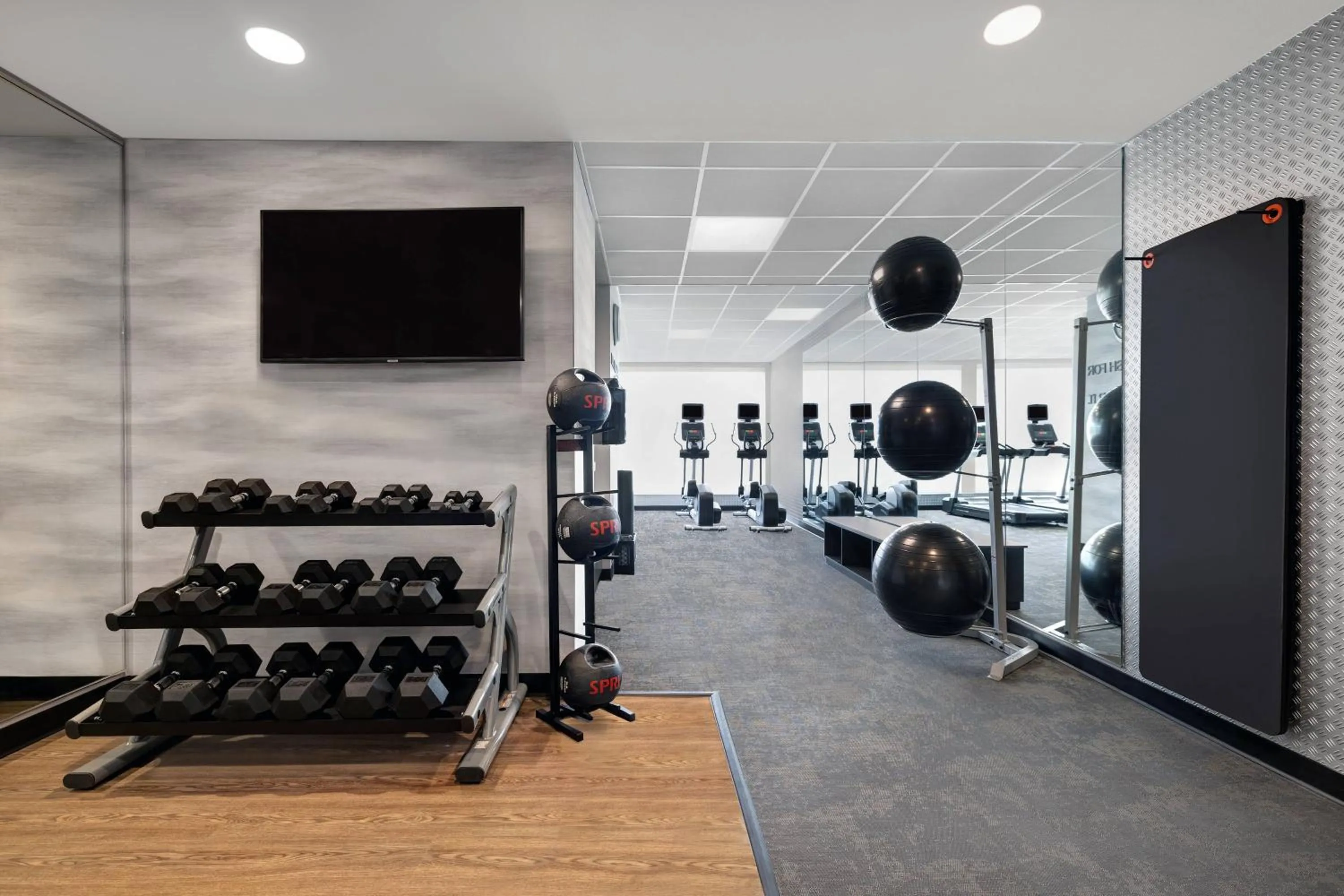 Fitness centre/facilities in Fairfield Inn & Suites by Marriott Milwaukee Brookfield