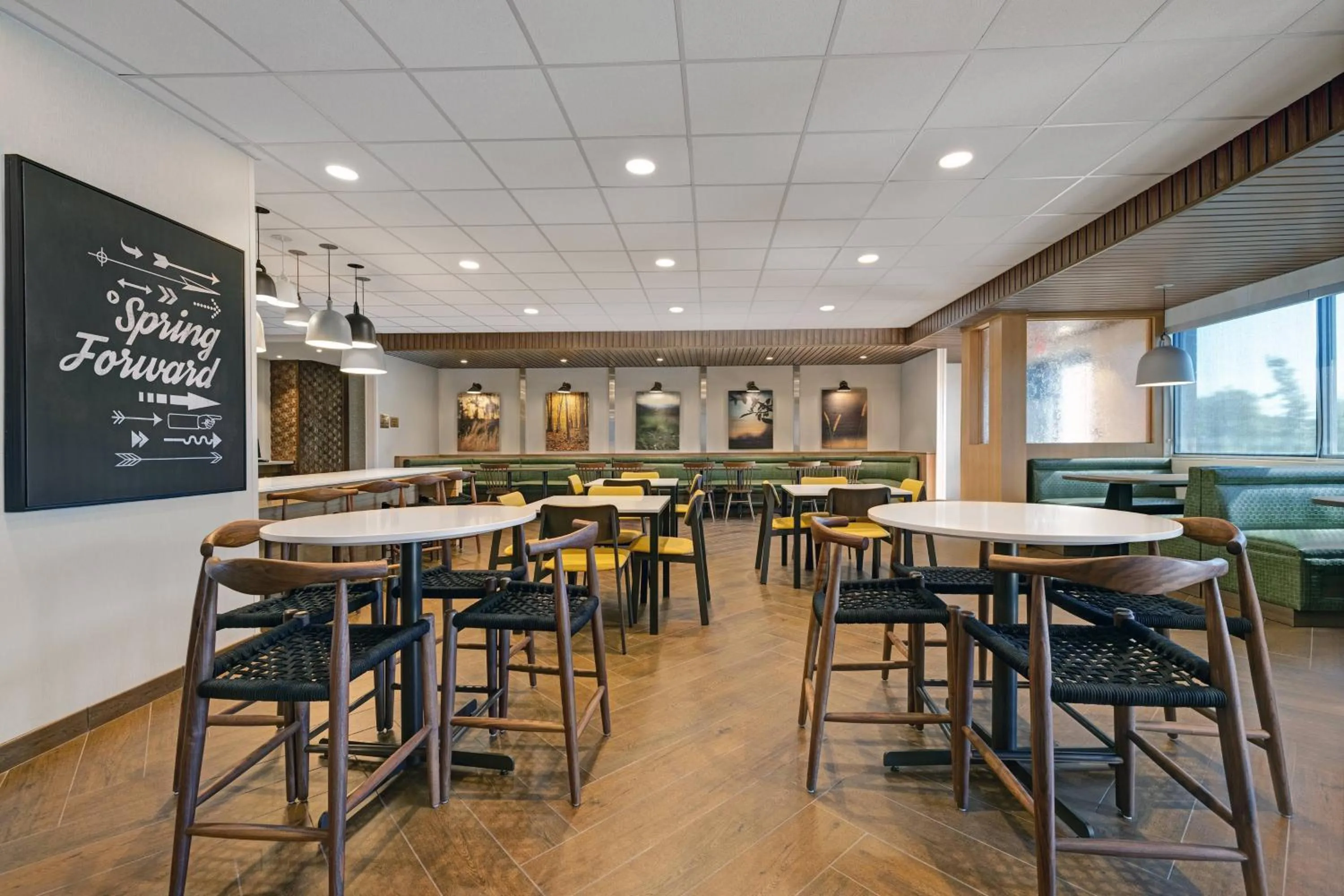 Restaurant/places to eat in Fairfield Inn & Suites by Marriott Milwaukee Brookfield