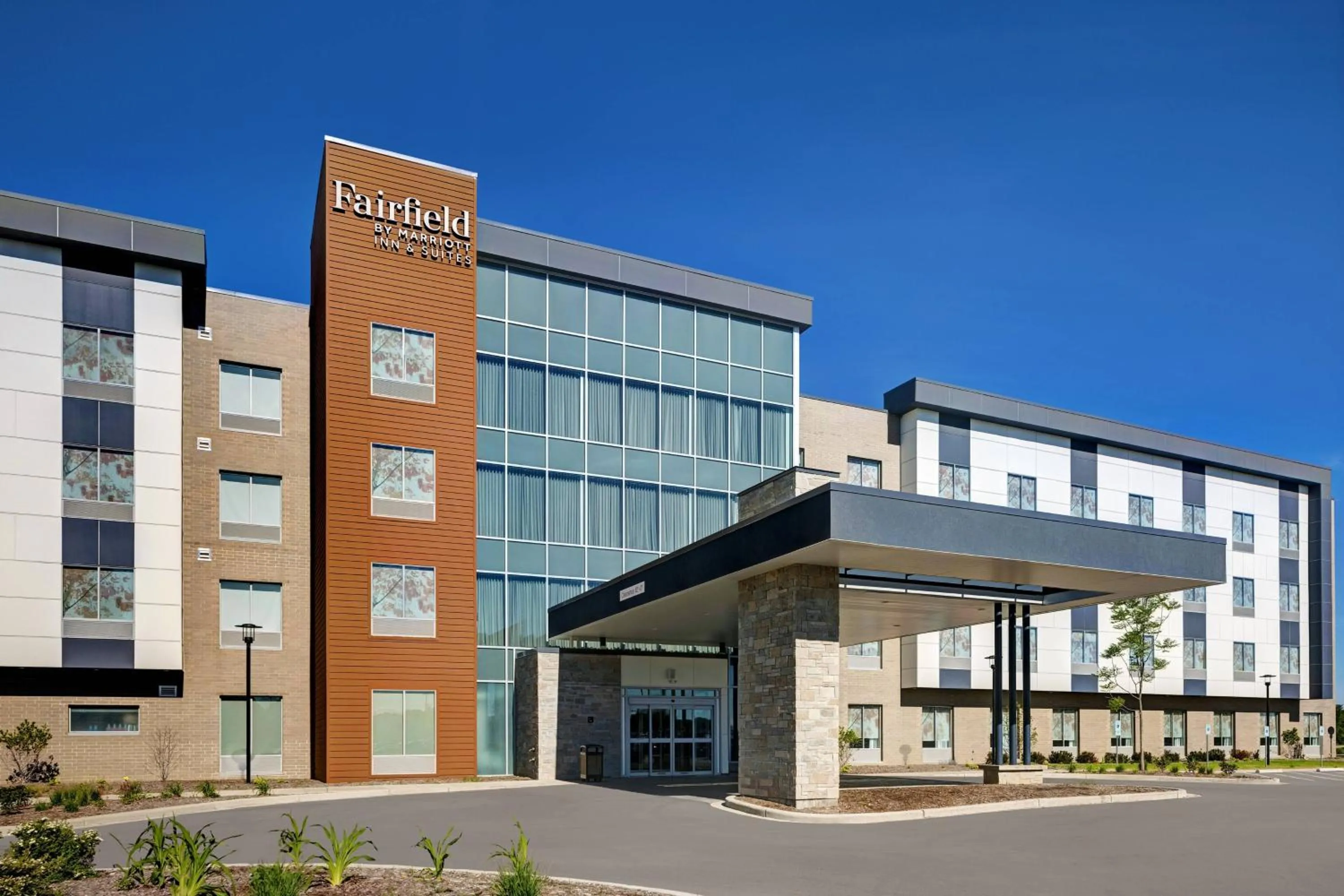 Property building in Fairfield Inn & Suites by Marriott Milwaukee Brookfield