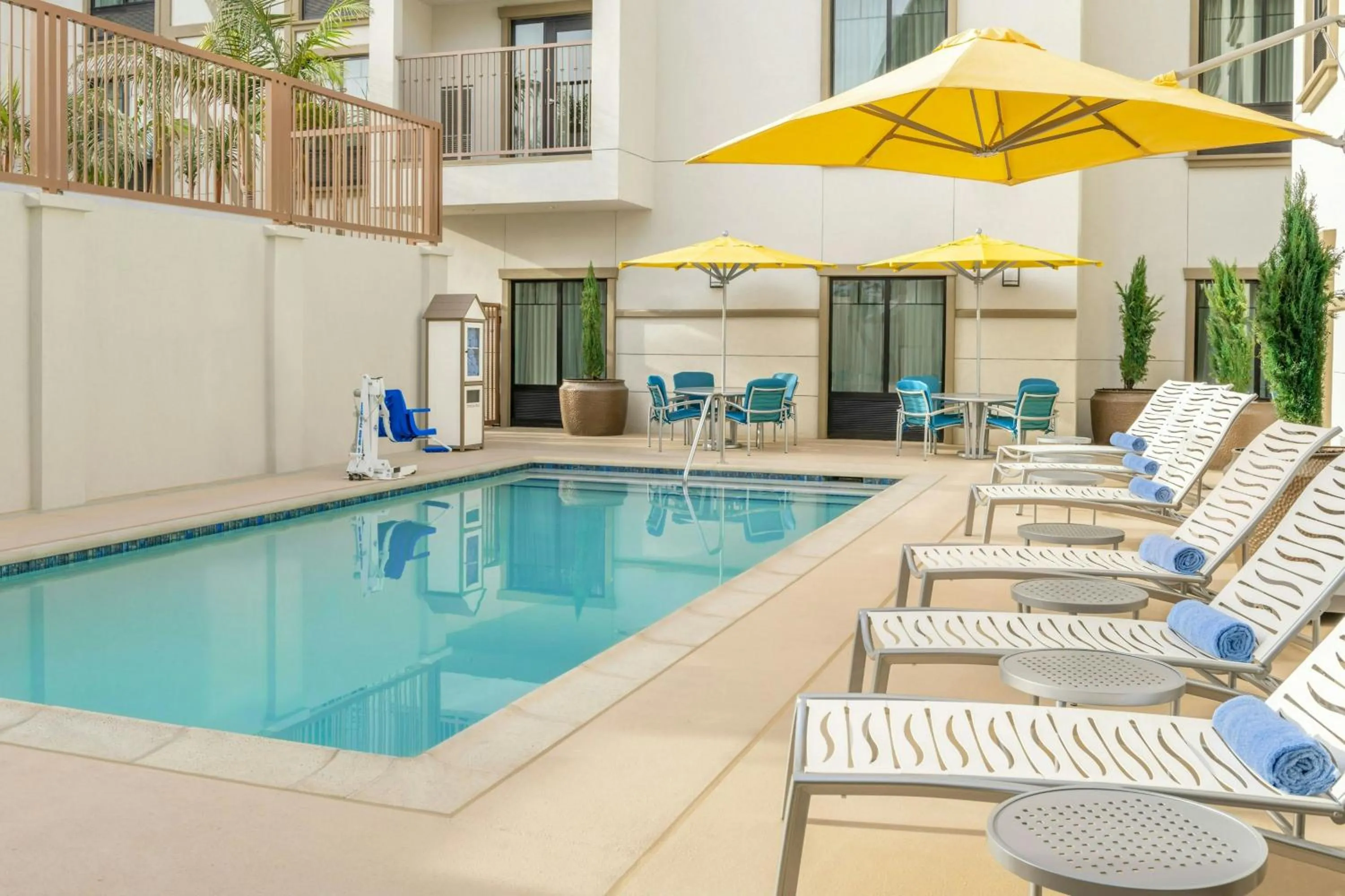 Swimming pool in SpringHill Suites by Marriott San Diego Carlsbad