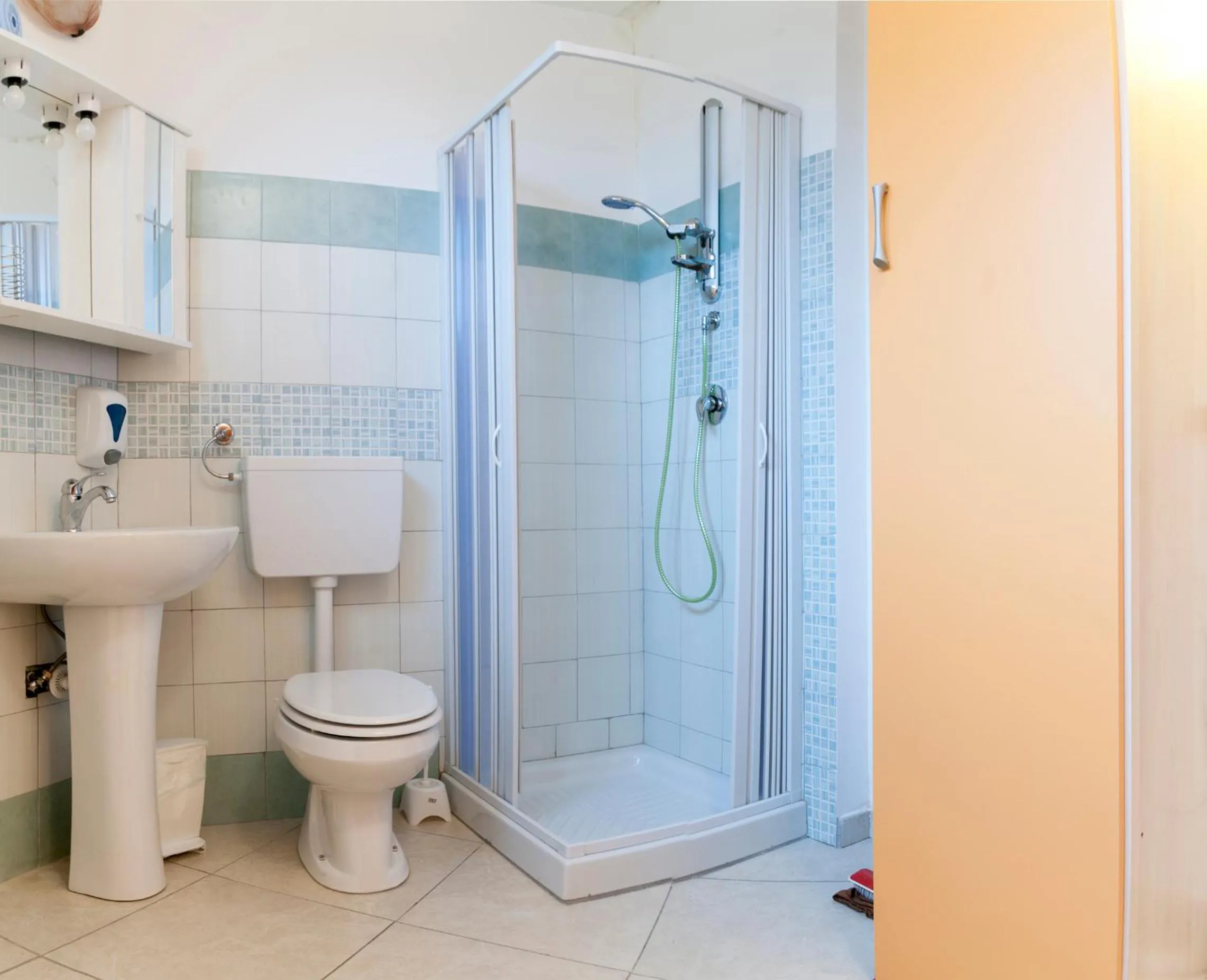 Shower in B&B Bovianum