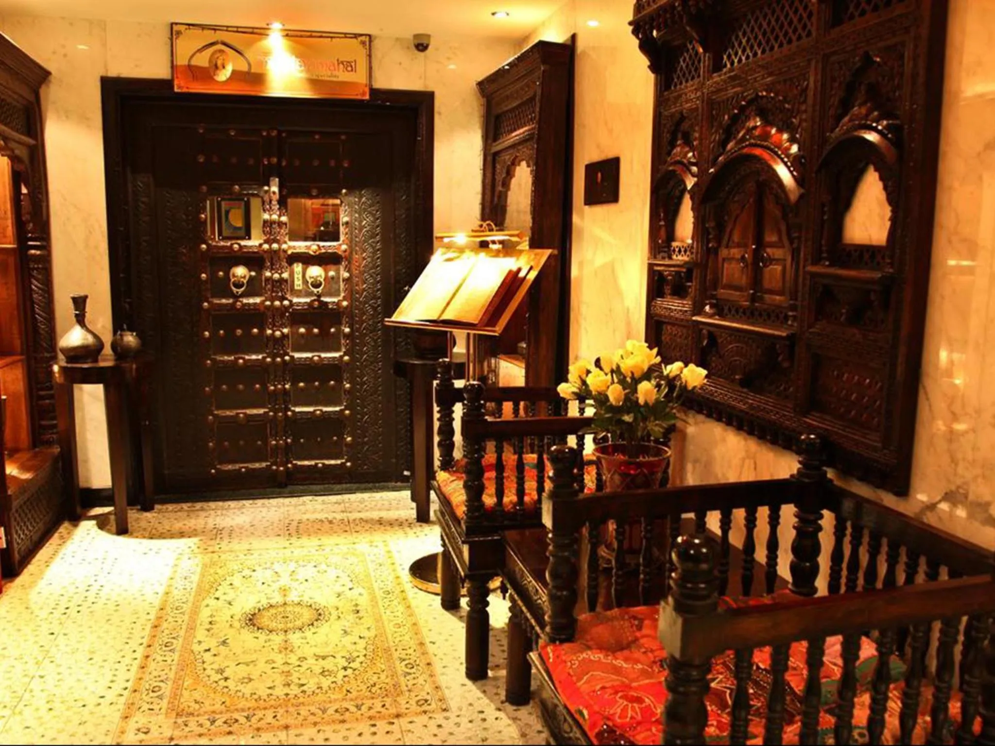 Restaurant/places to eat in Arabian Courtyard Hotel & Spa