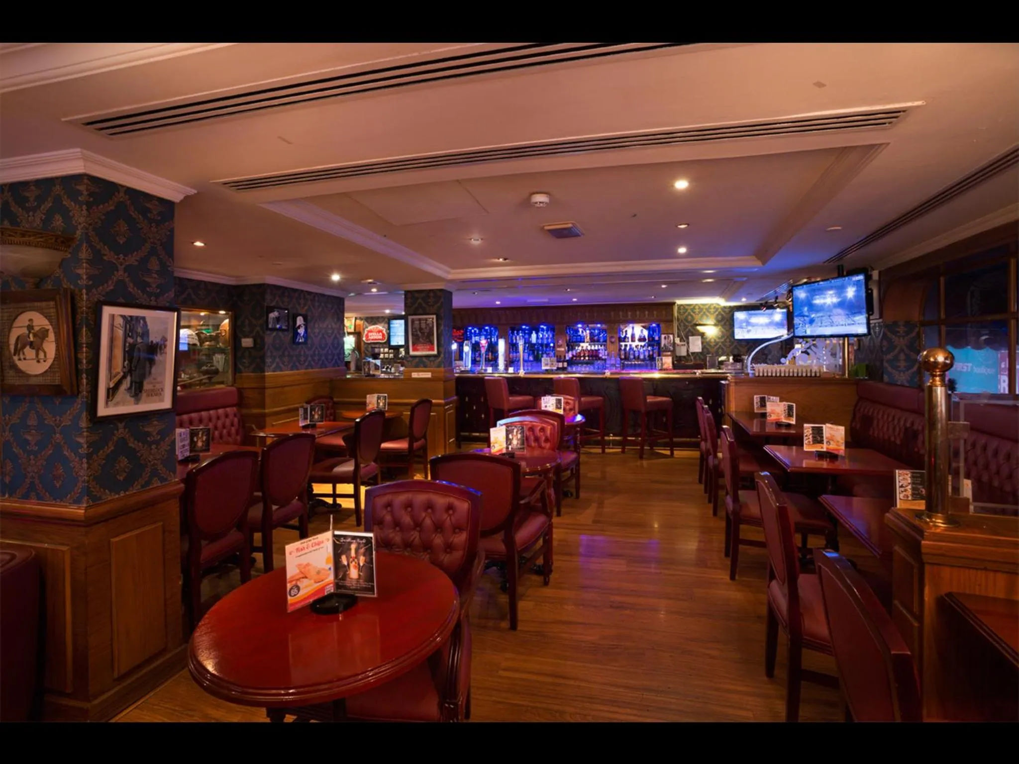 Restaurant/places to eat in Arabian Courtyard Hotel & Spa