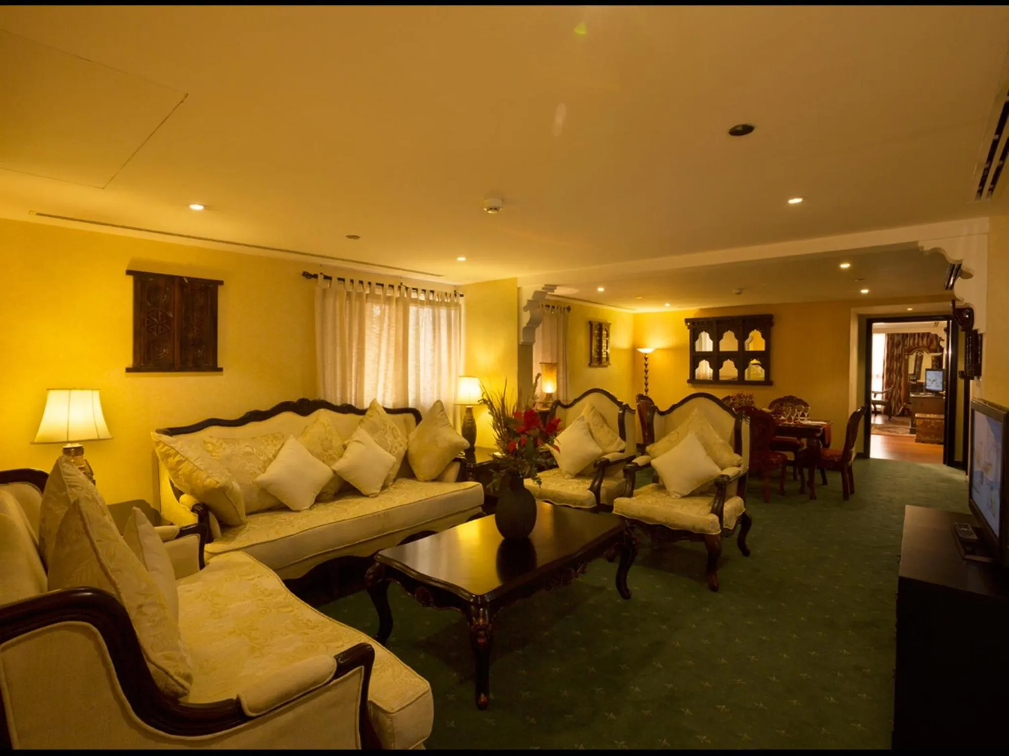 TV and multimedia in Arabian Courtyard Hotel & Spa