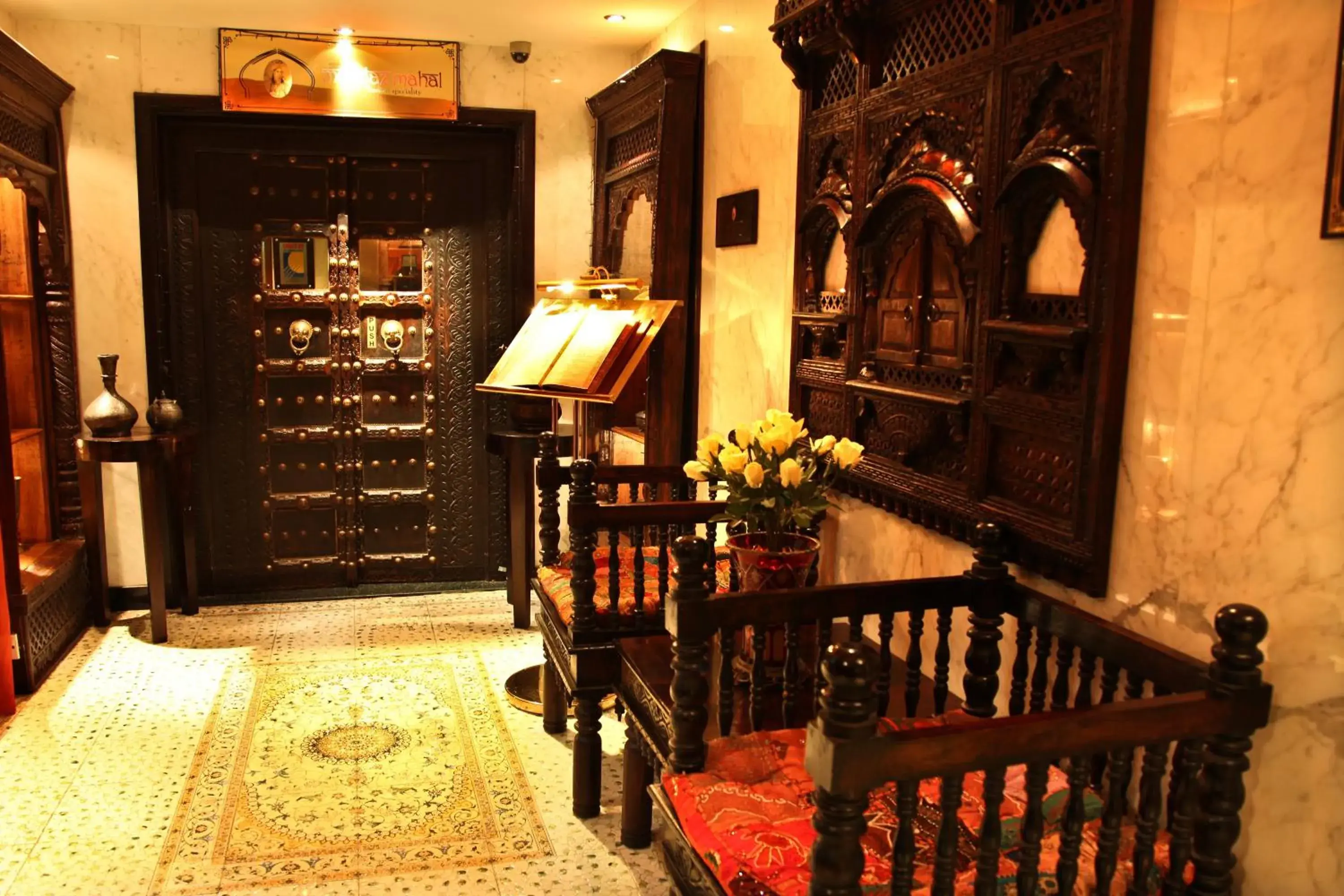 Food and drinks in Arabian Courtyard Hotel & Spa Food and drinks in Arabian Courtyard Hotel & Spa