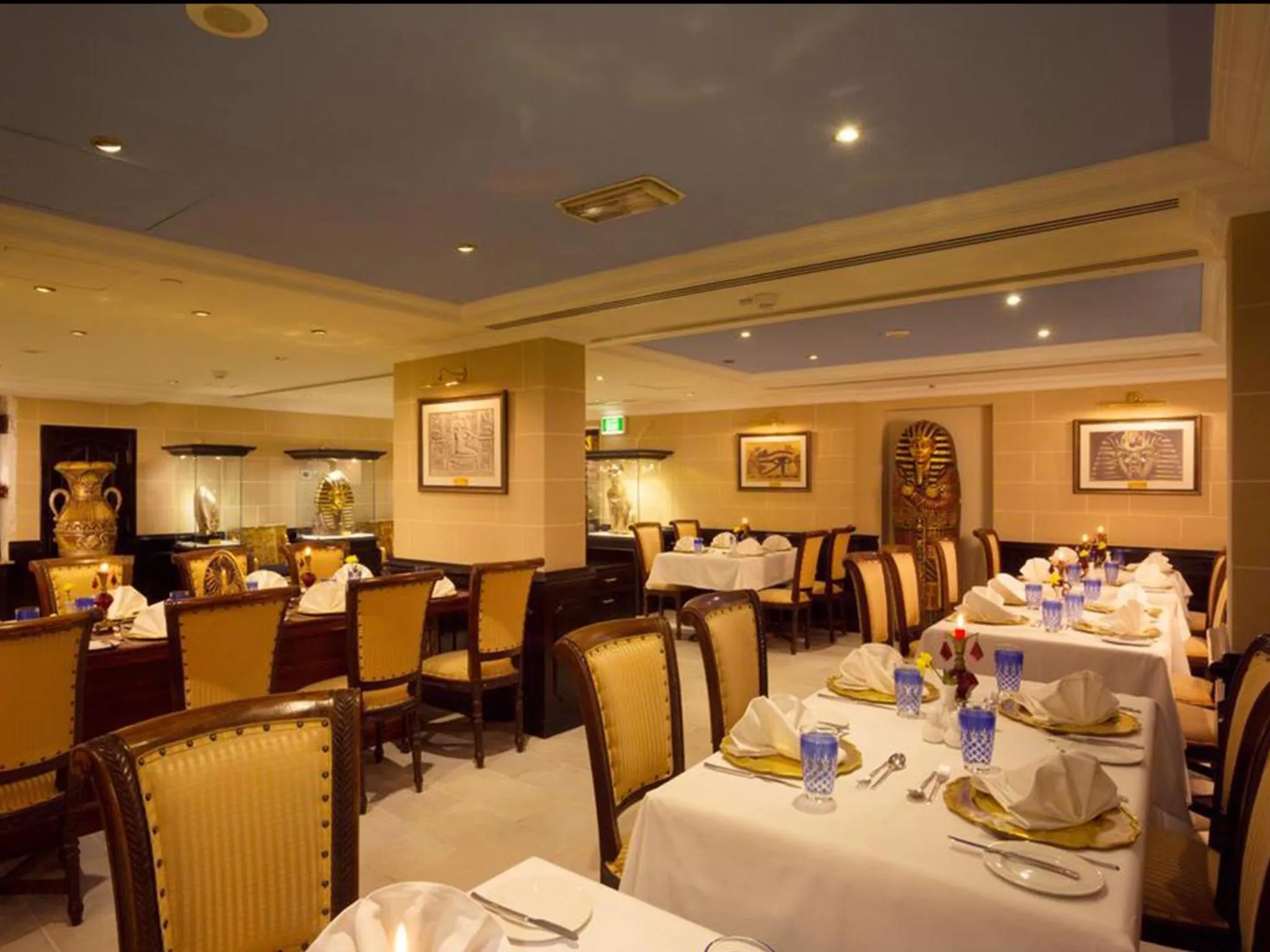 Restaurant/places to eat in Arabian Courtyard Hotel & Spa